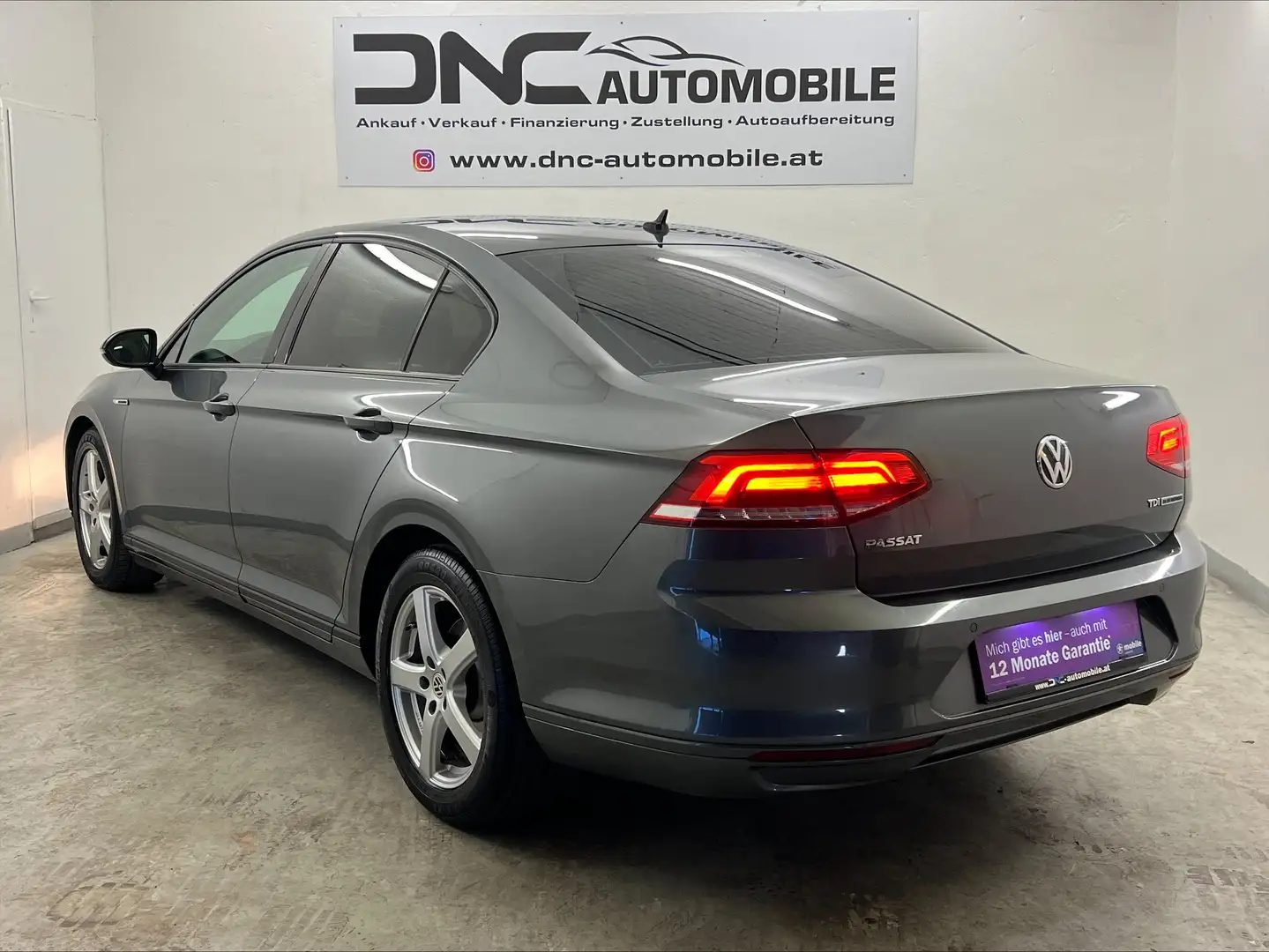 Volkswagen Passat Trendline 1,6 TDI BlueMotion Grau - 2