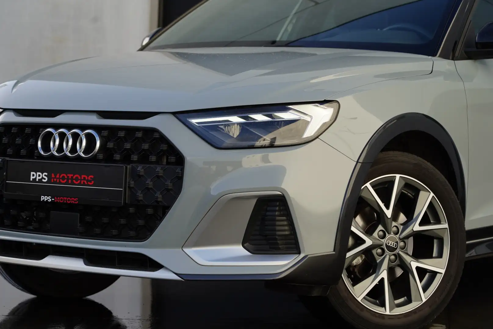 Audi A1 30 TFSI CITYCARVER | S-LINE | LED | APPLE CARPLAY Gris - 2