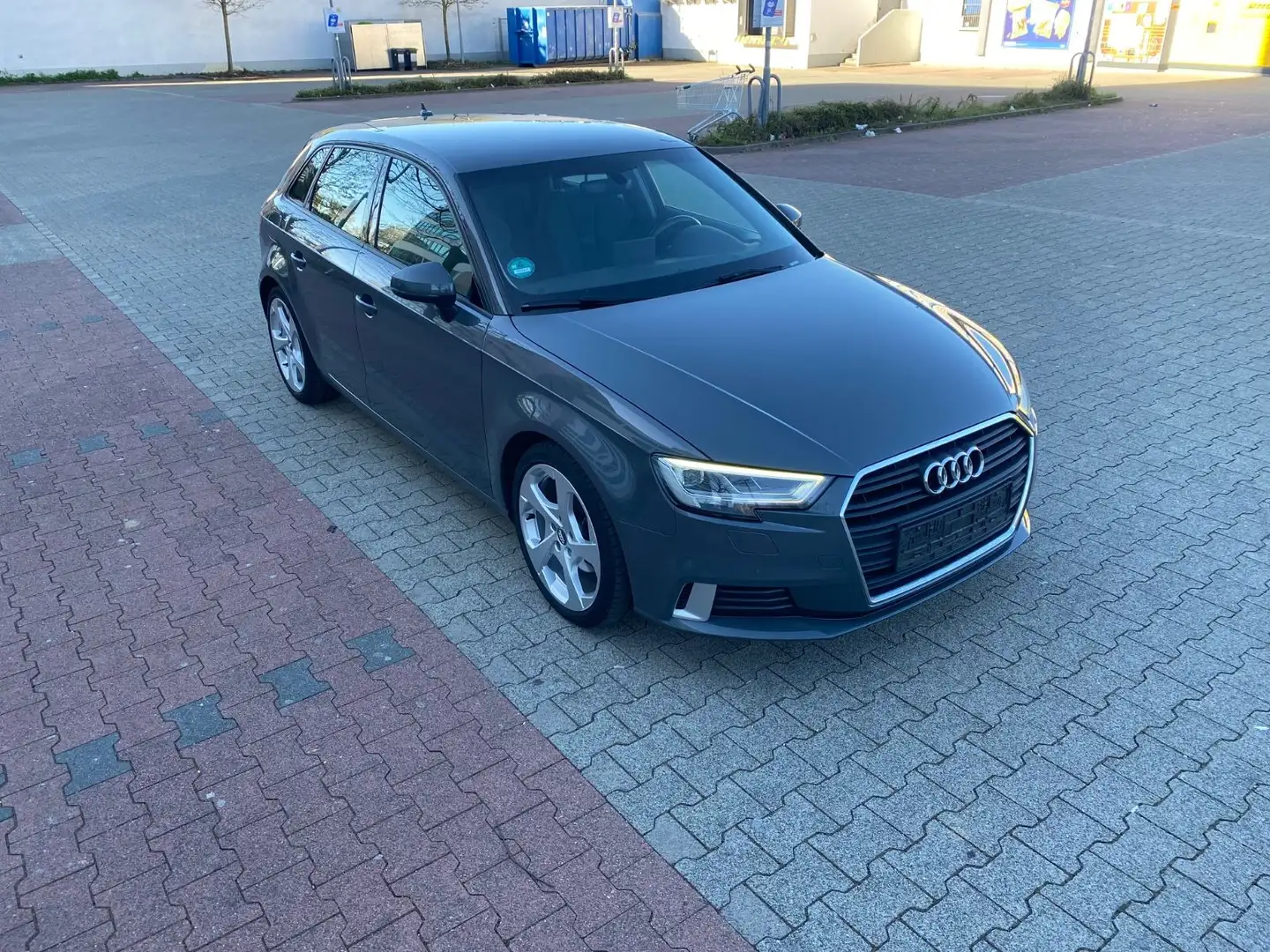 Audi A3 1.6 TDI S tronic / 18" Alu/NAVI/LED Gris - 2