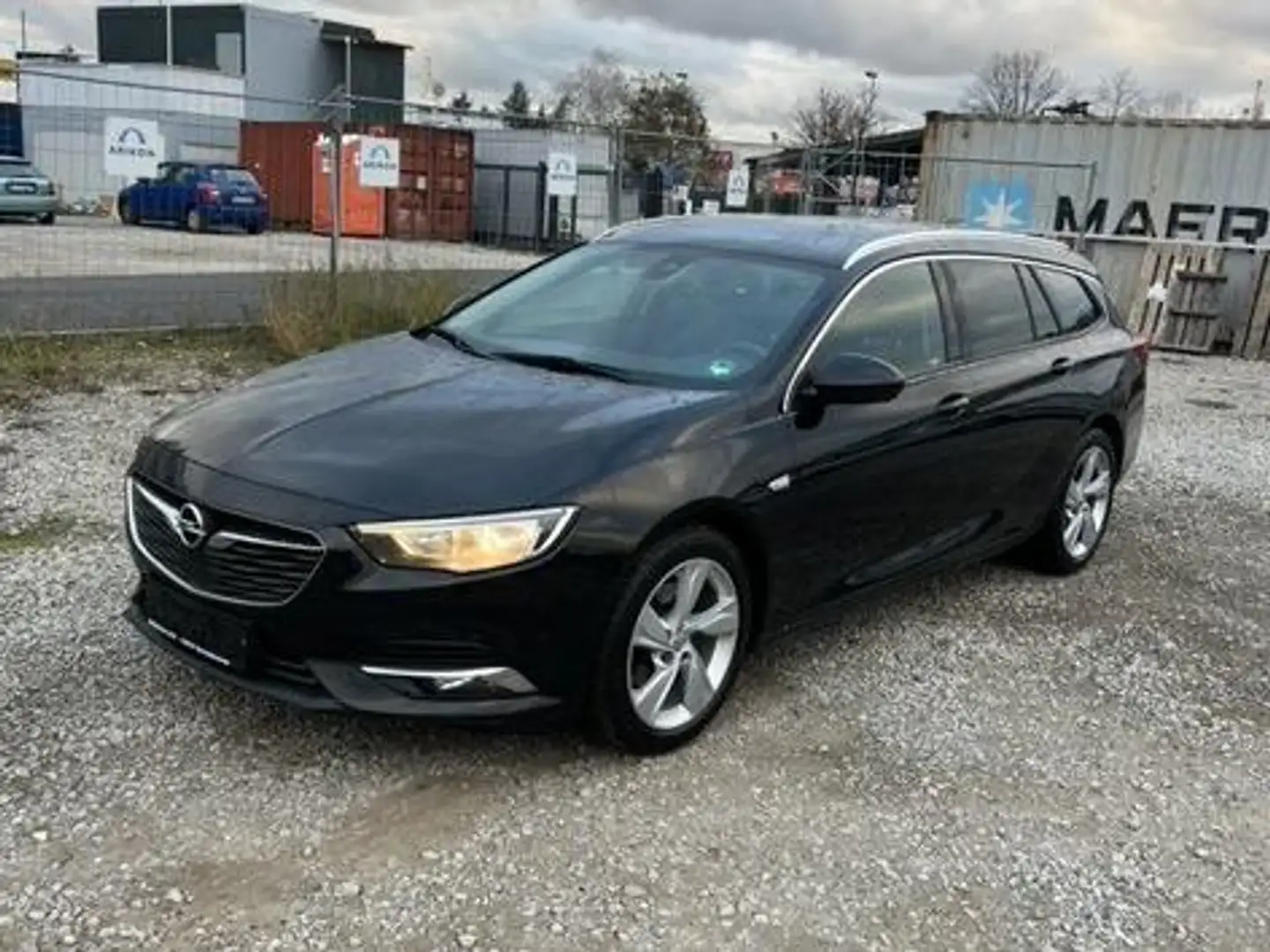 Opel Insignia Dynamic Schwarz - 1