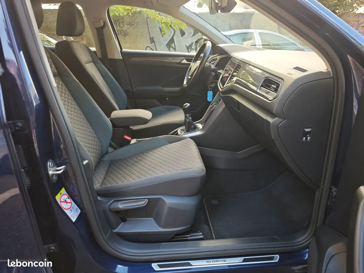 Volkswagen T-Roc 1.6 TDI 115ch IQ-DRIVE Bleu - 2
