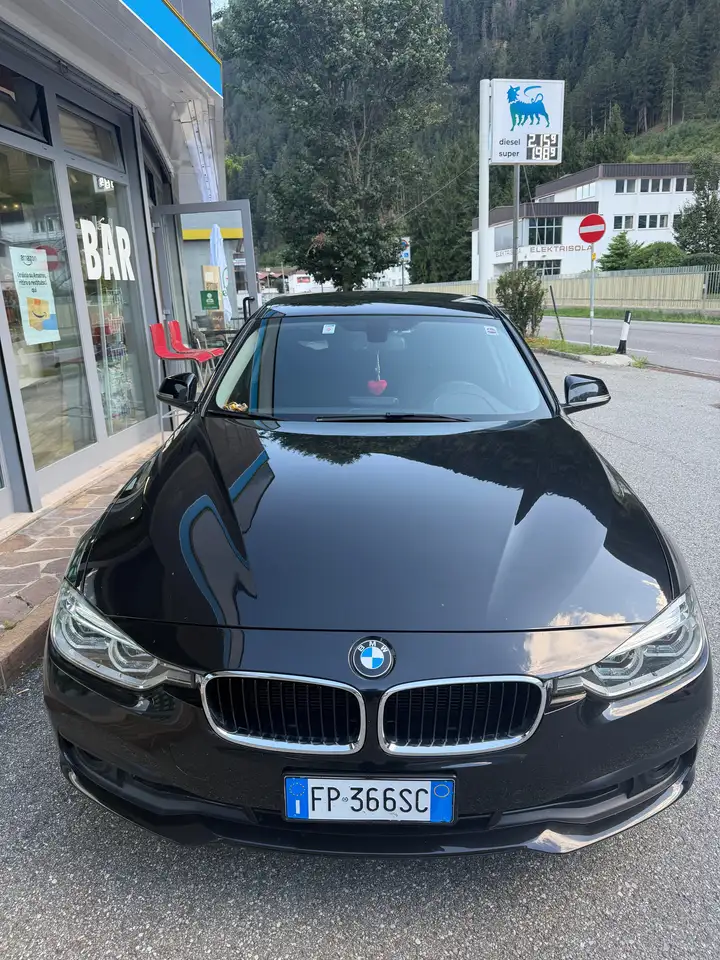 BMW 318 Serie 3 F30 2015 Berlina 318d Luxury auto — photo 1 of 6