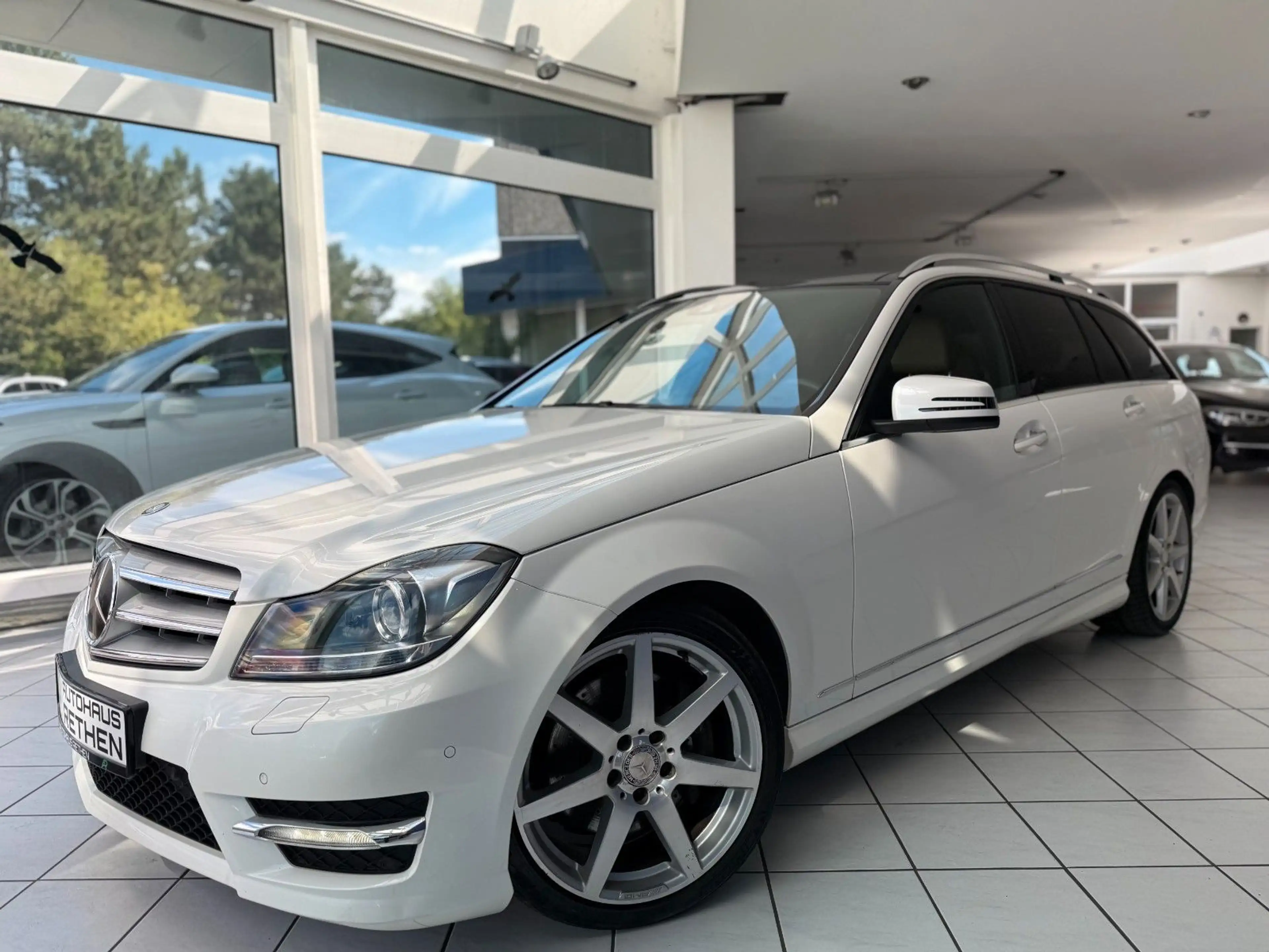 Mercedes-Benz C 250 C T 4Matic*AMG*DISTRONIC+*H&K*AHK* — photo 2
