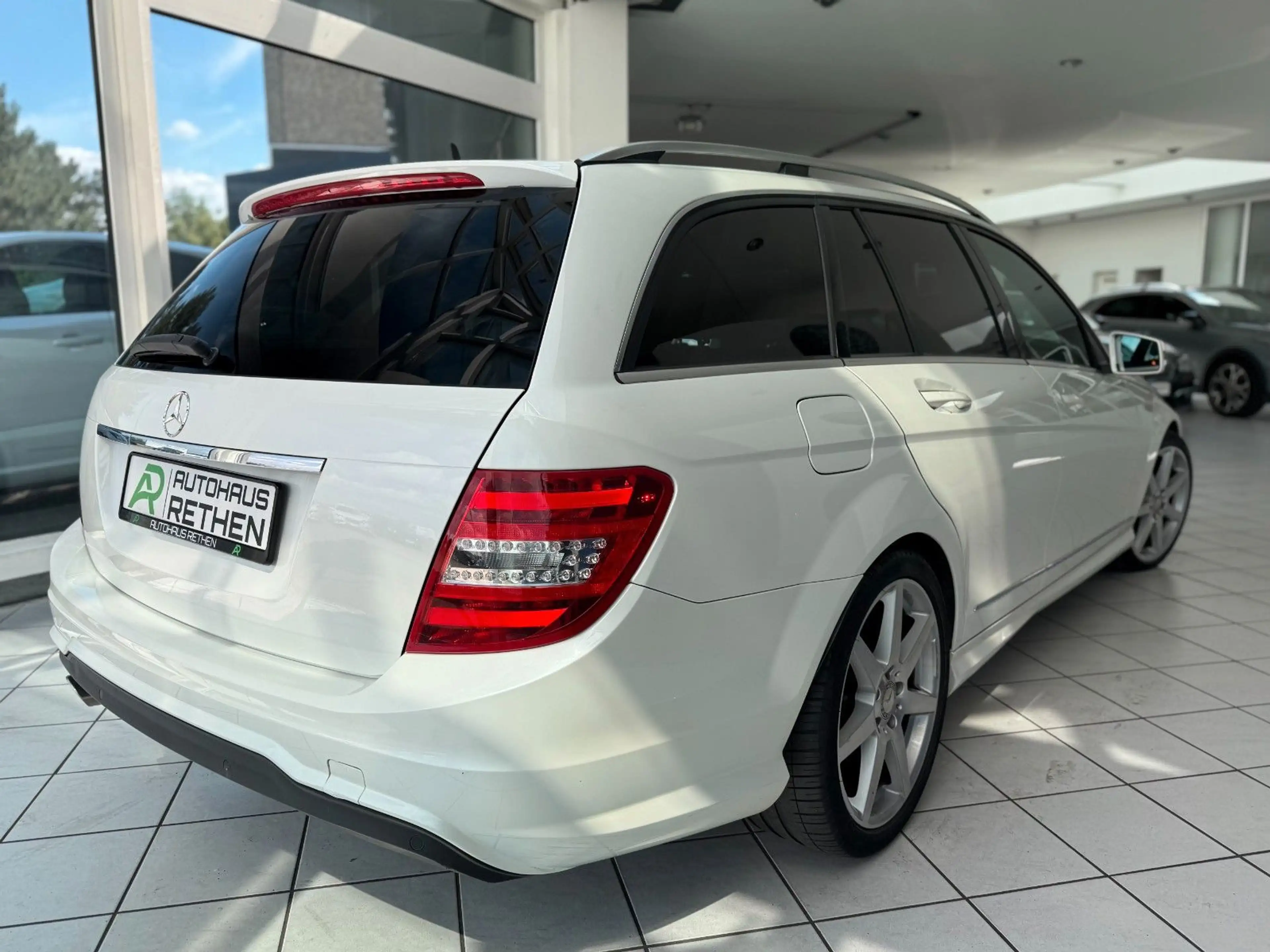 Mercedes-Benz C 250 C T 4Matic*AMG*DISTRONIC+*H&K*AHK* — photo 9