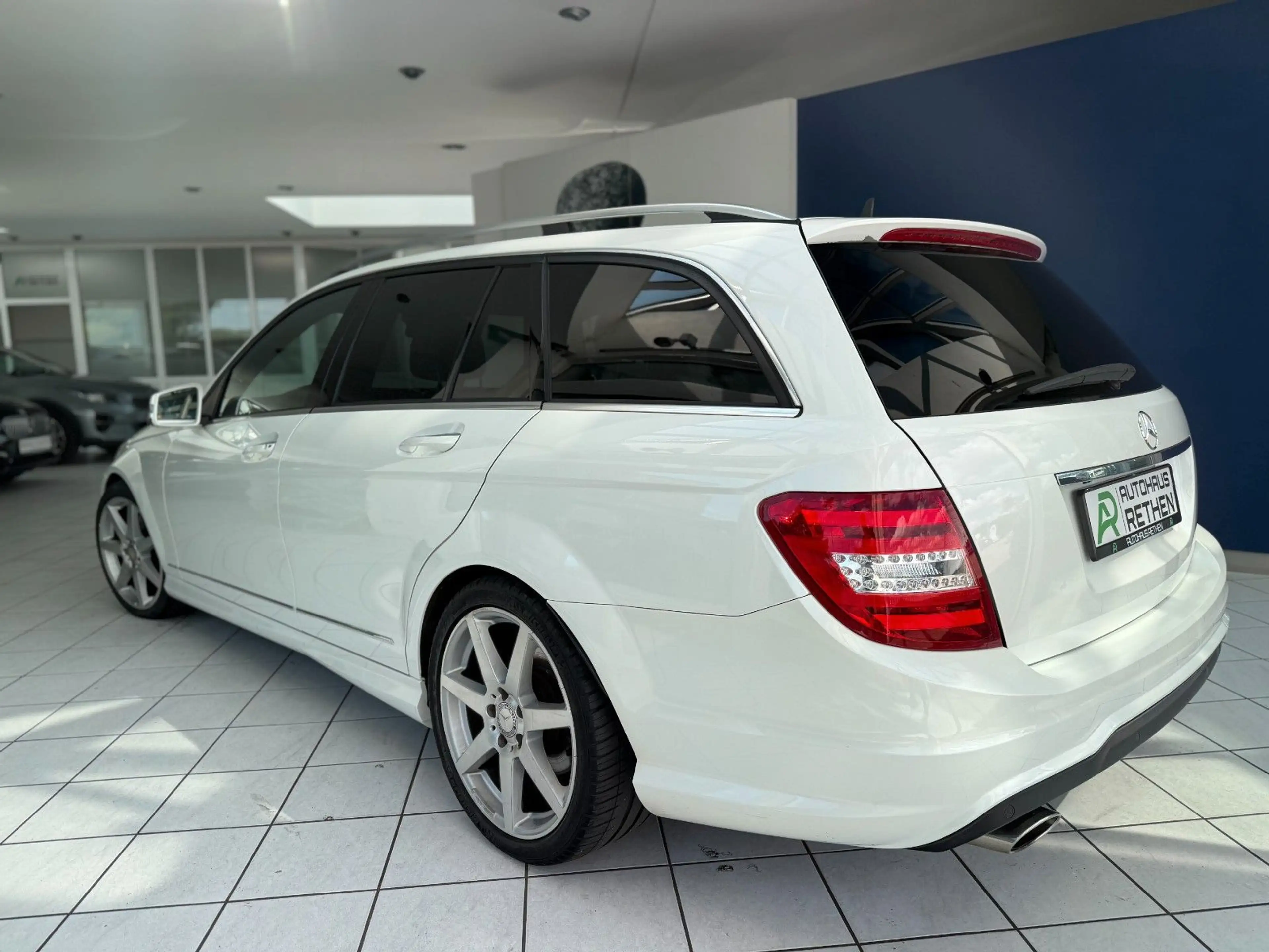 Mercedes-Benz C 250 C T 4Matic*AMG*DISTRONIC+*H&K*AHK* — photo 6