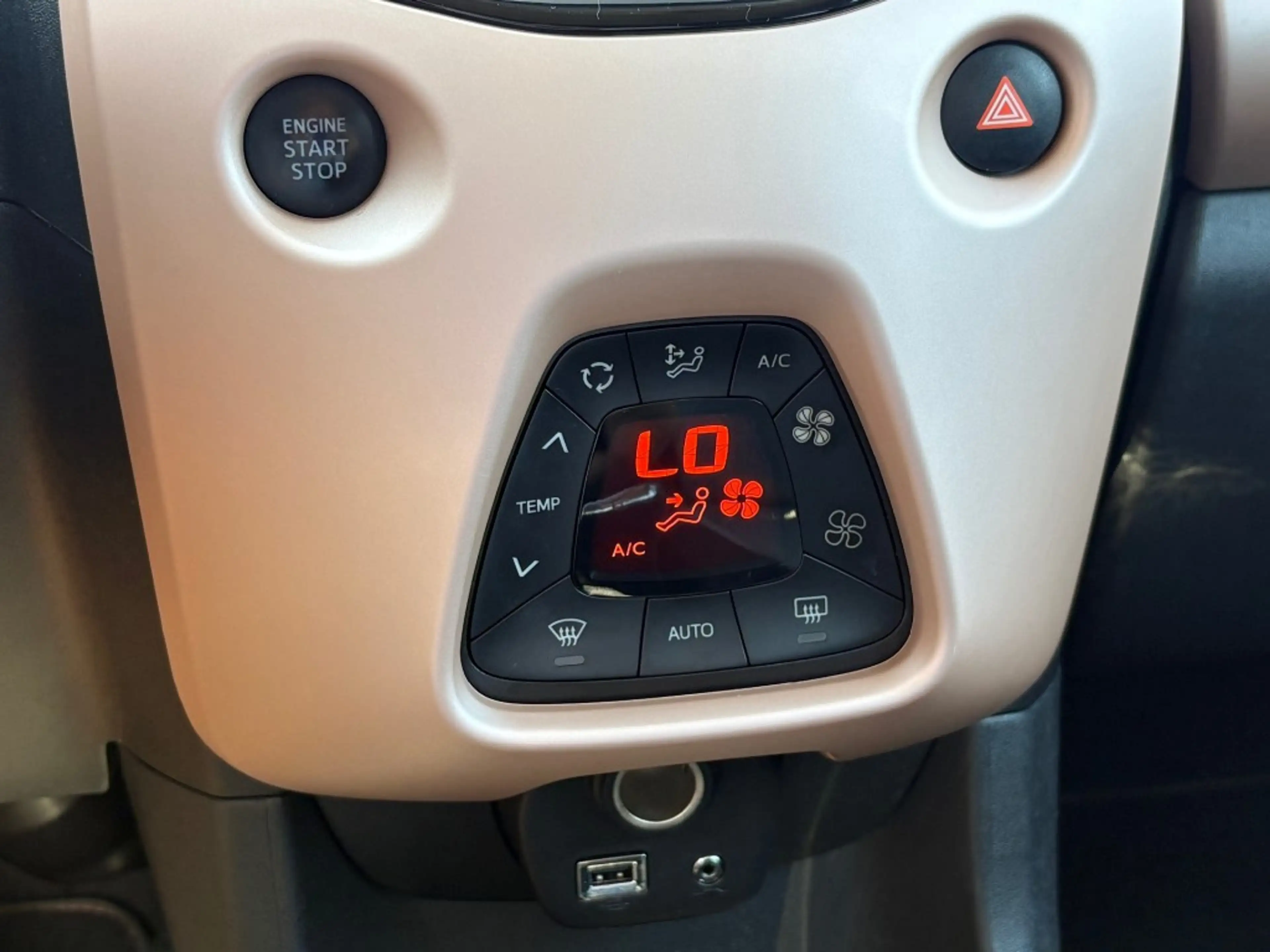 Citroen C1 1.0 VTI ELLE. CAMERA CRUISE (CARPLAY NAVI) AIRCO — photo 10