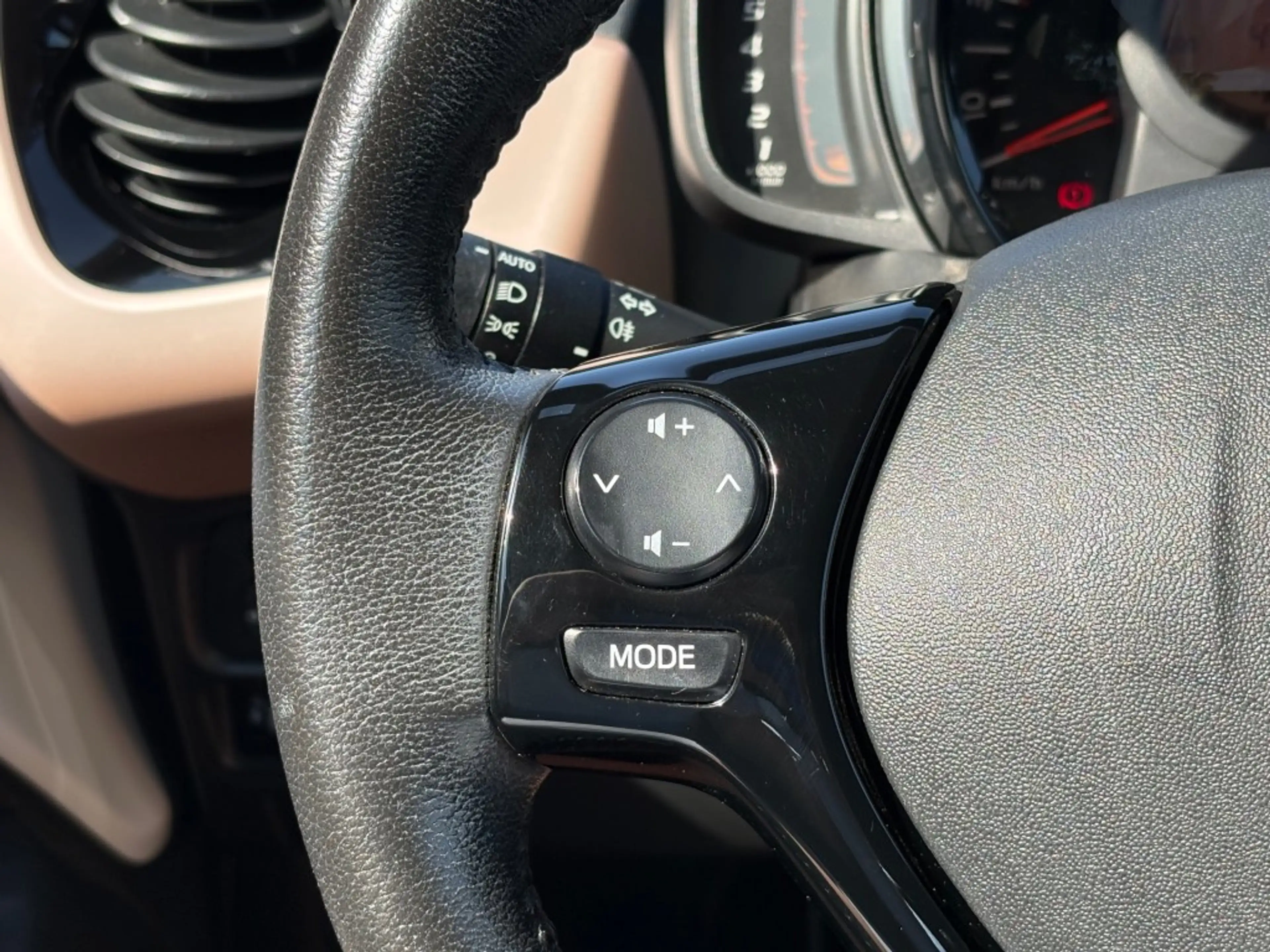 Citroen C1 1.0 VTI ELLE. CAMERA CRUISE (CARPLAY NAVI) AIRCO — photo 14