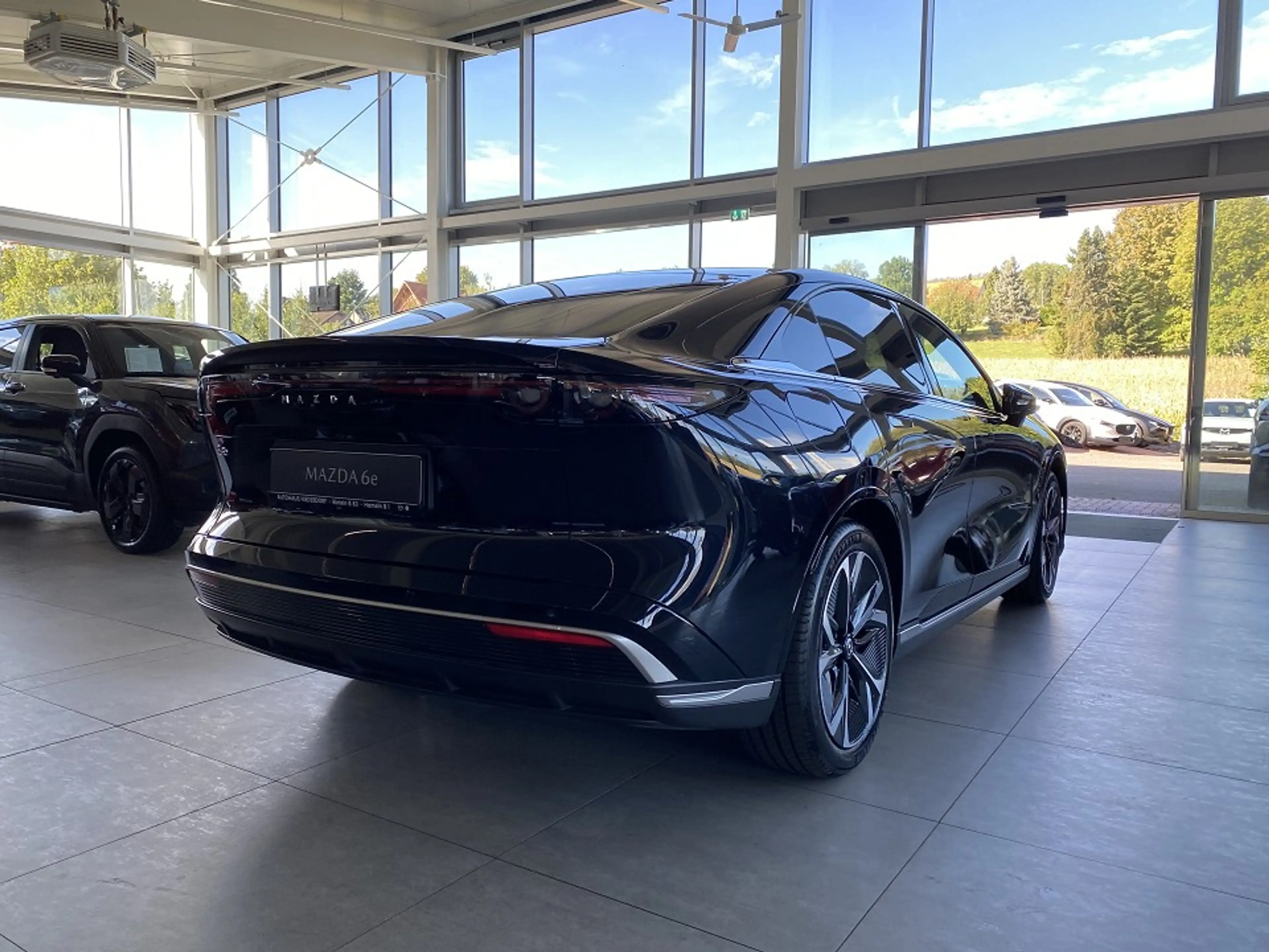 Mazda 6e EV Takumi Long Range bis zu 6.000 Umweltprämie — photo 2