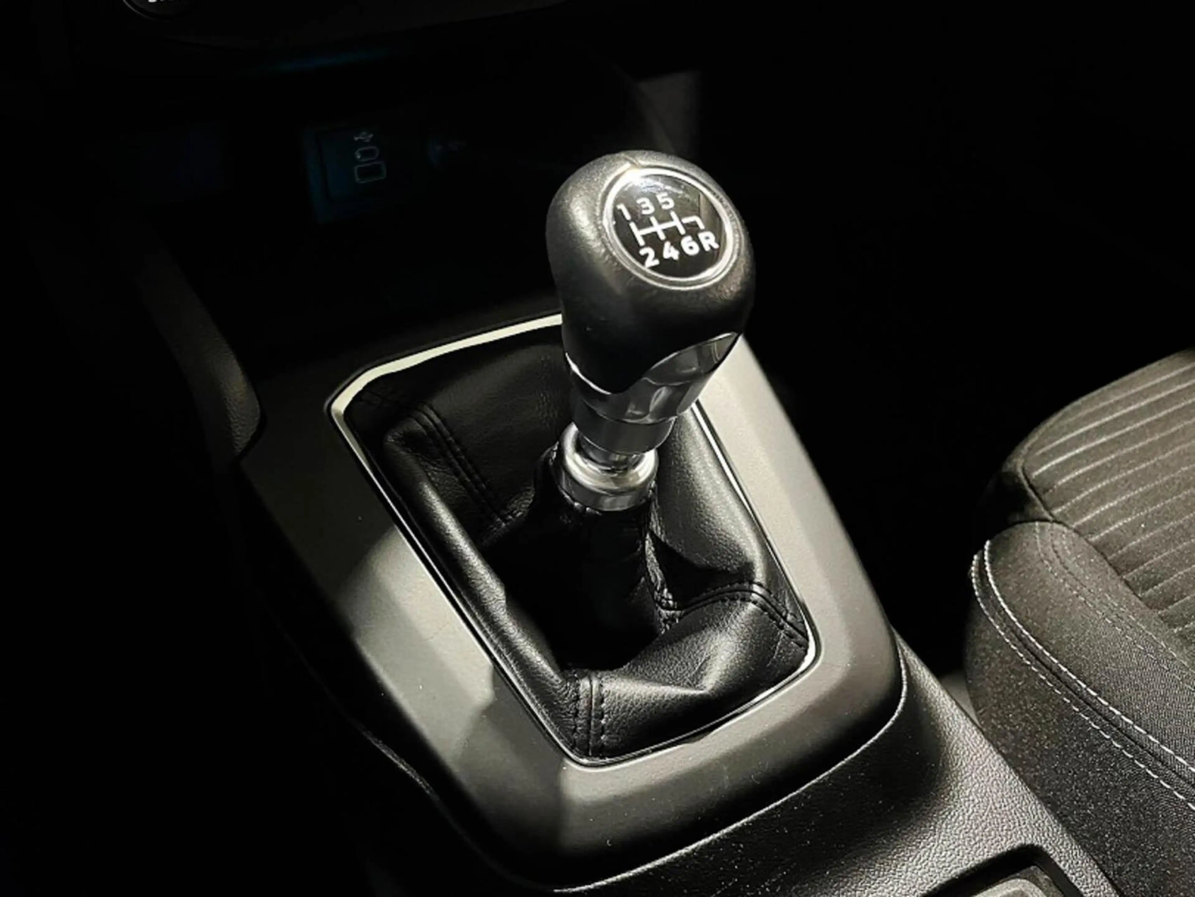 Ford Focus Wagon 1.0 EcoBoost Hybrid 125pk Titanium | Navigat — photo 22