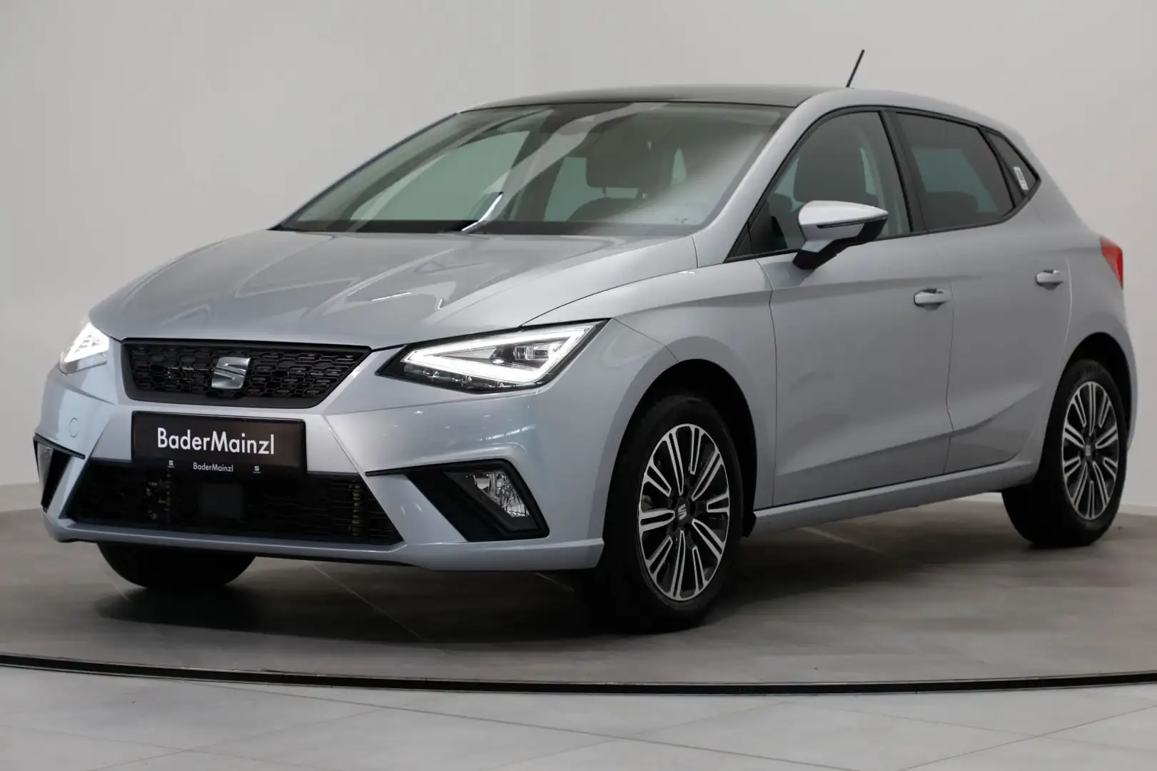 SEAT Ibiza 1.0 TSI Style Pano SHZ ACC PDC Mirror Link Silber - 2