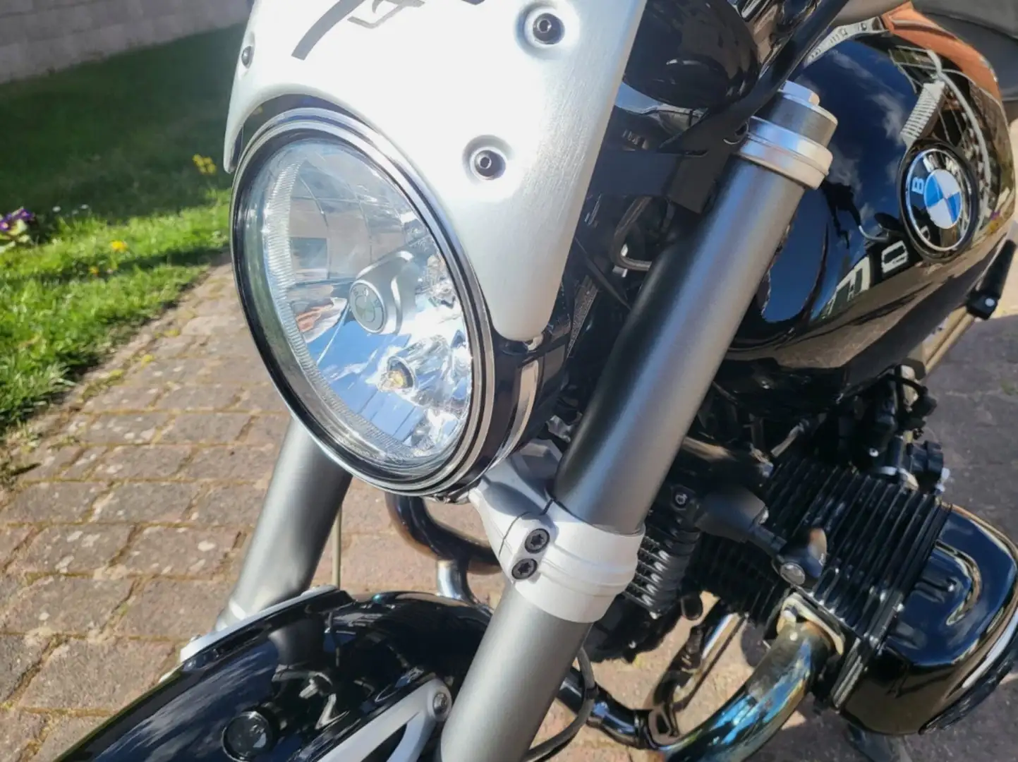 BMW R nineT Stříbrná - 1