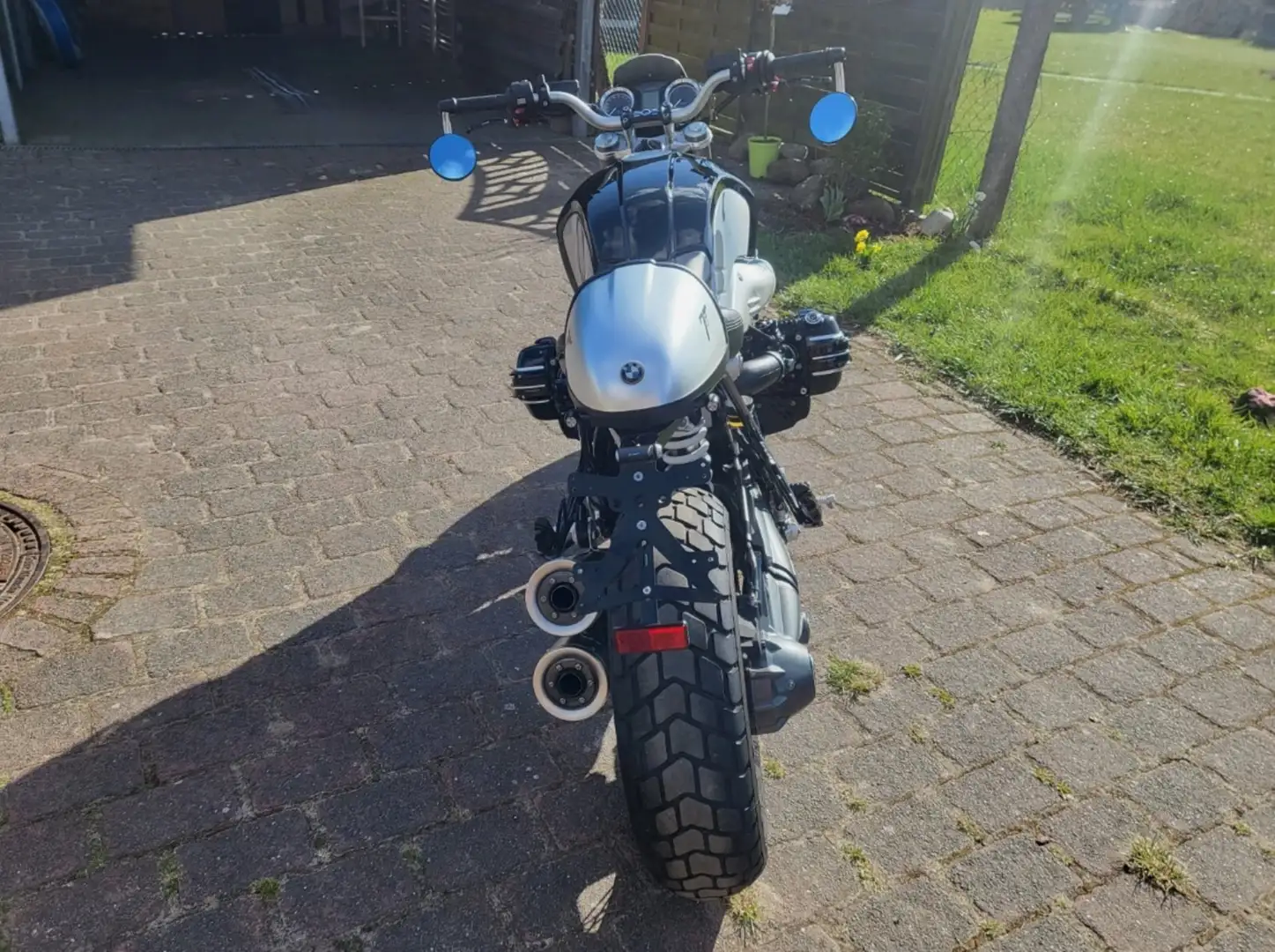 BMW R nineT Stříbrná - 2
