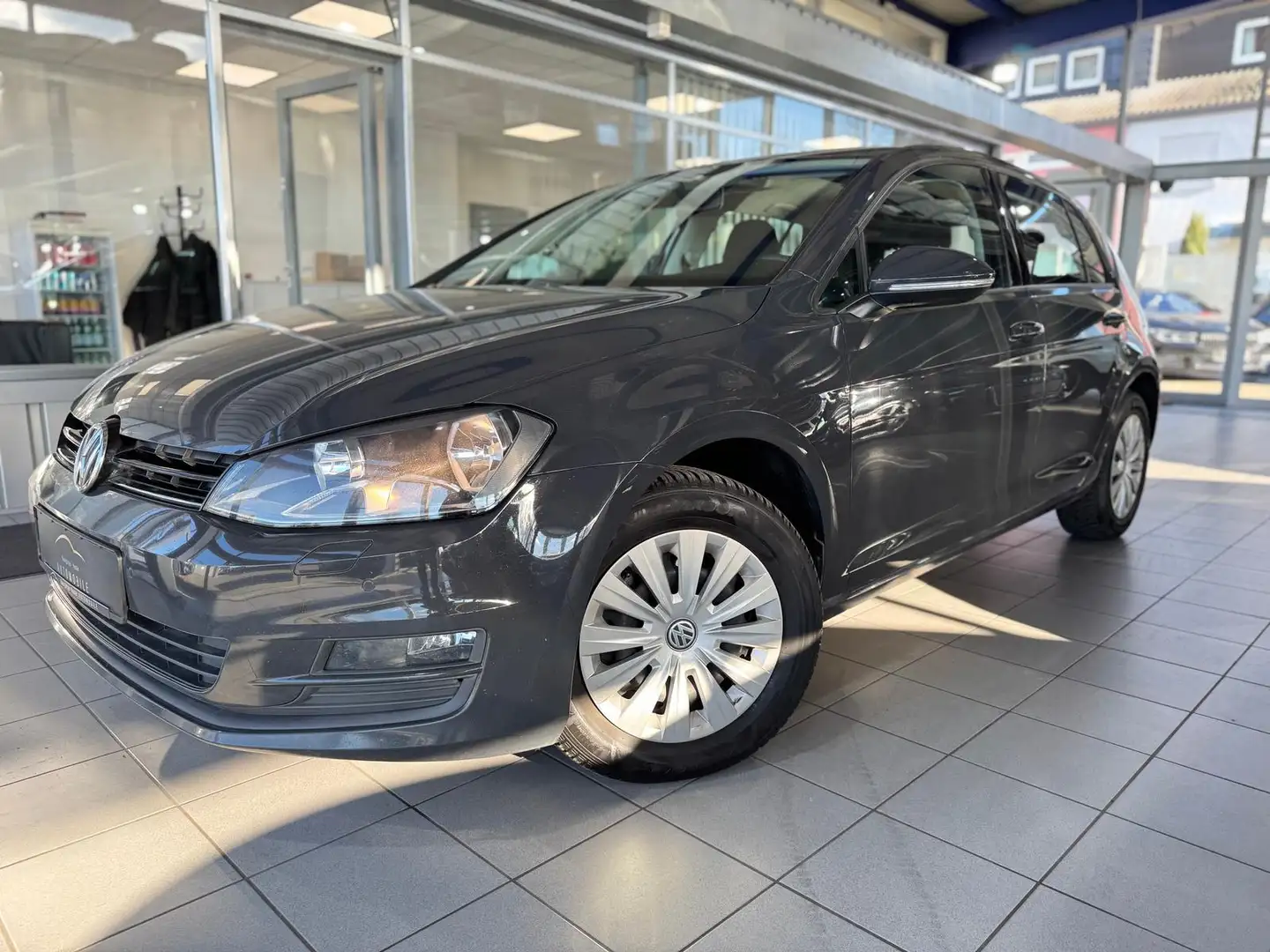 Volkswagen Golf 7 LIMO 1.6 TDI TEMPOMAT PDC BLUETHOOT Grau - 2