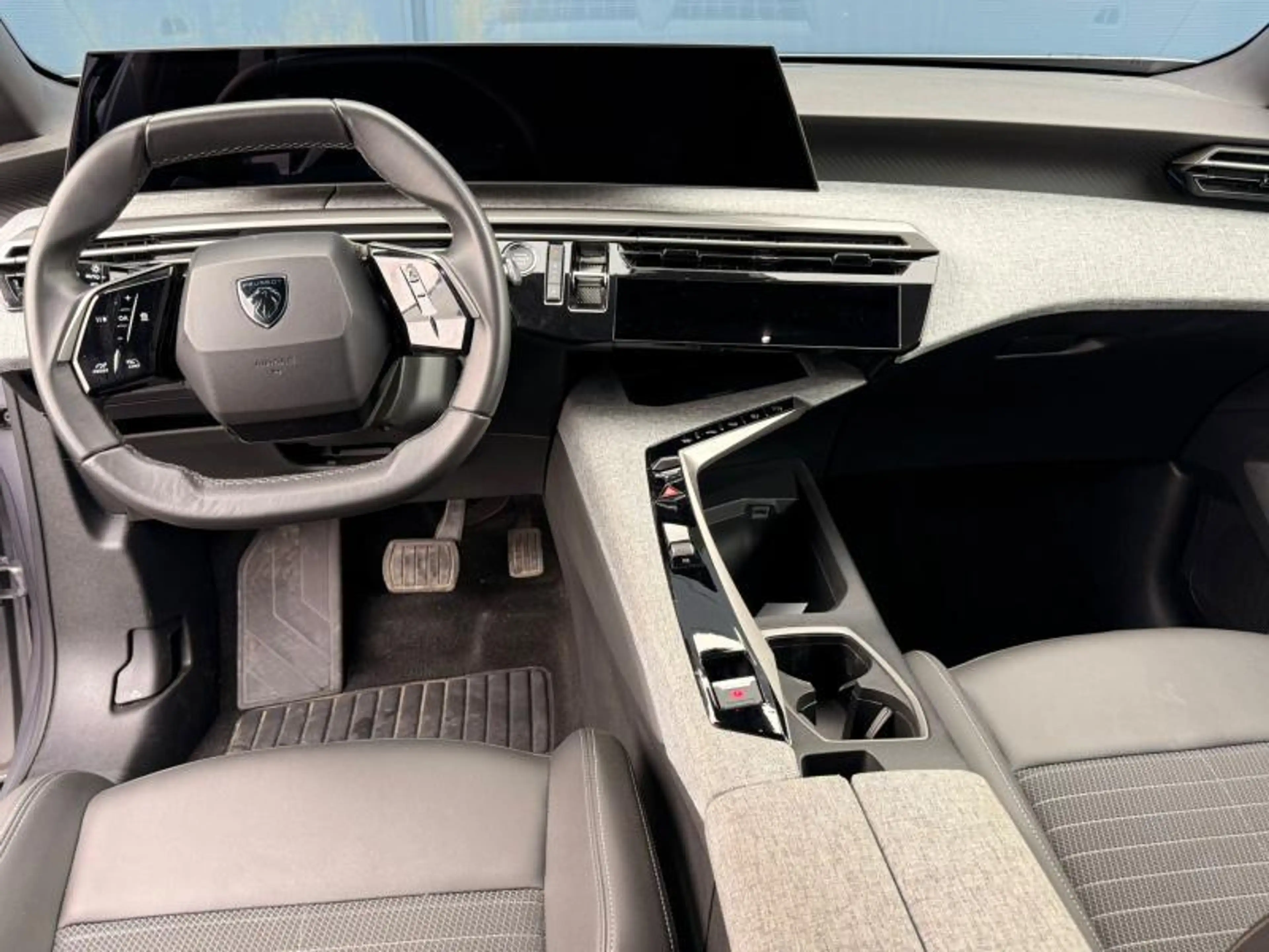 Peugeot 5008 Allure / E-DSC6 / Hybrid — photo 6