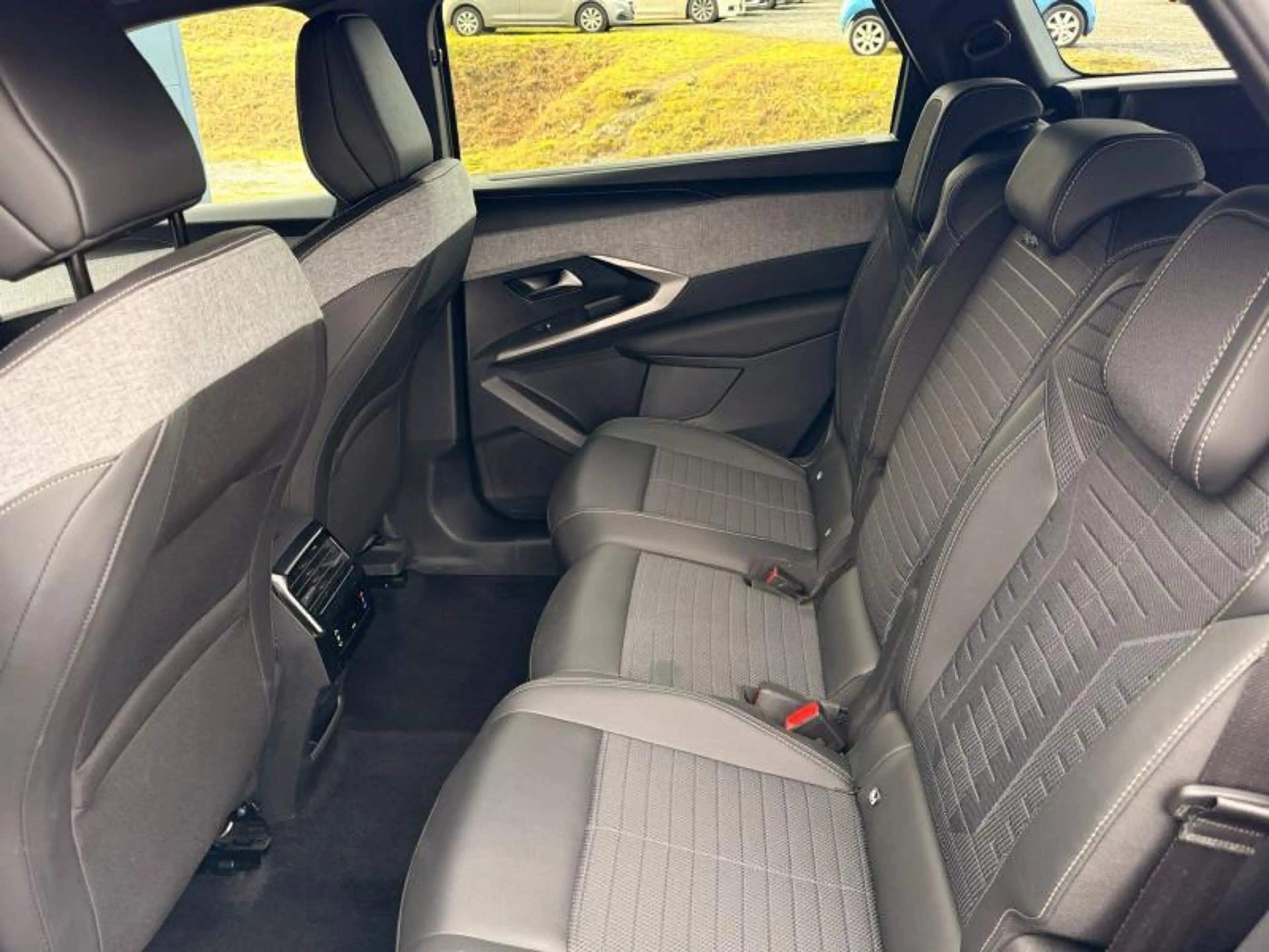 Peugeot 5008 Allure / E-DSC6 / Hybrid — photo 8