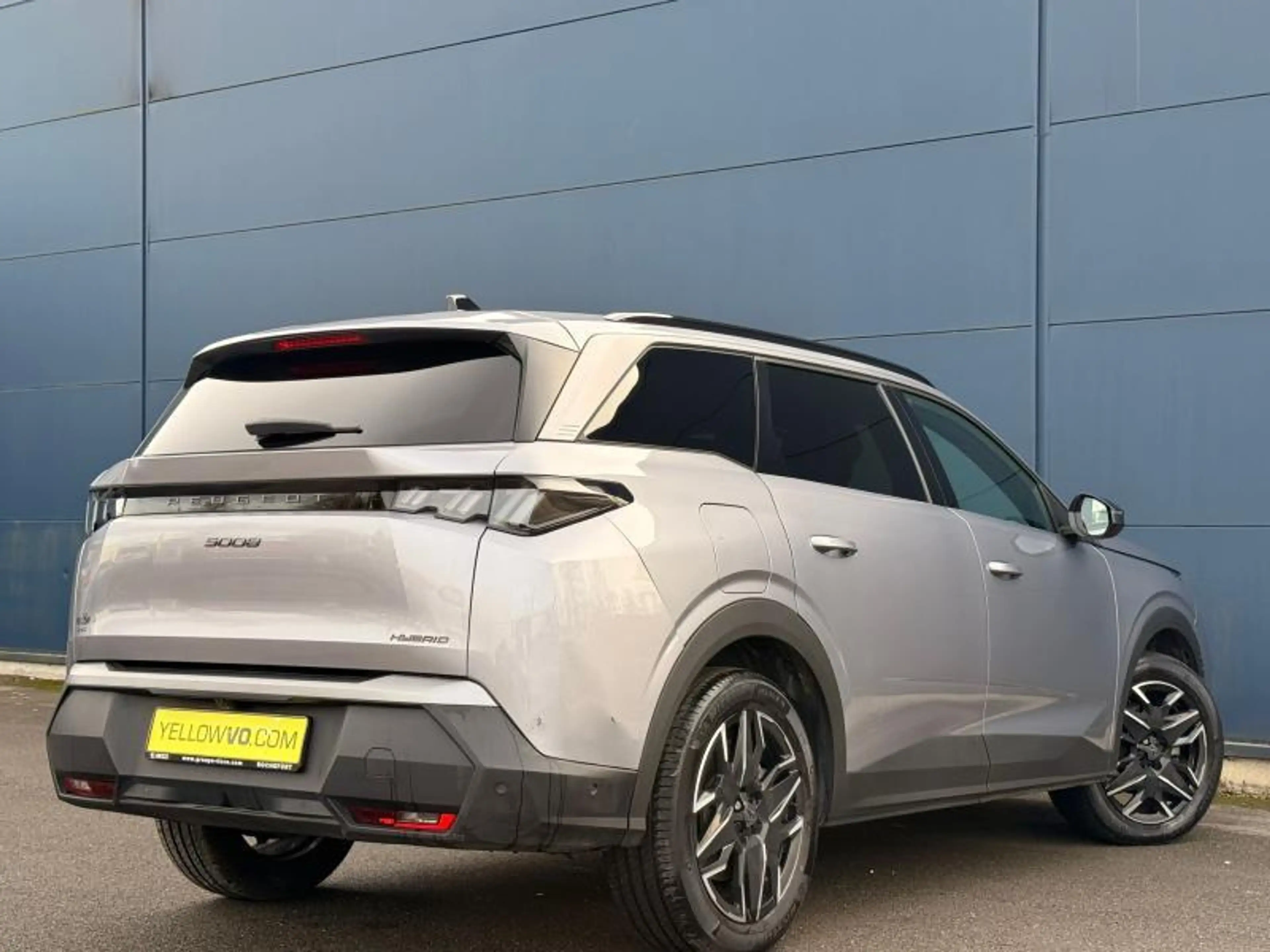 Peugeot 5008 Allure / E-DSC6 / Hybrid — photo 4