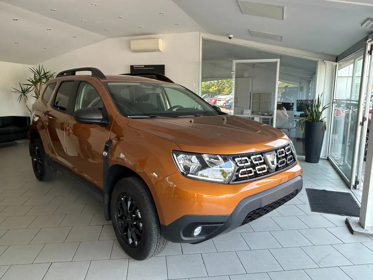 Dacia Duster 1.6 sce Essential 4x4 s Naranja - 1
