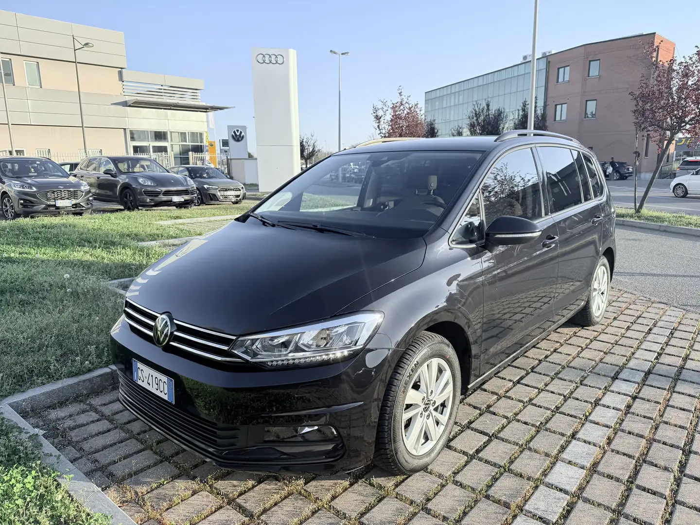 Volkswagen Touran 2.0 tdi Business DSG Garanzia 7 Posti - 1