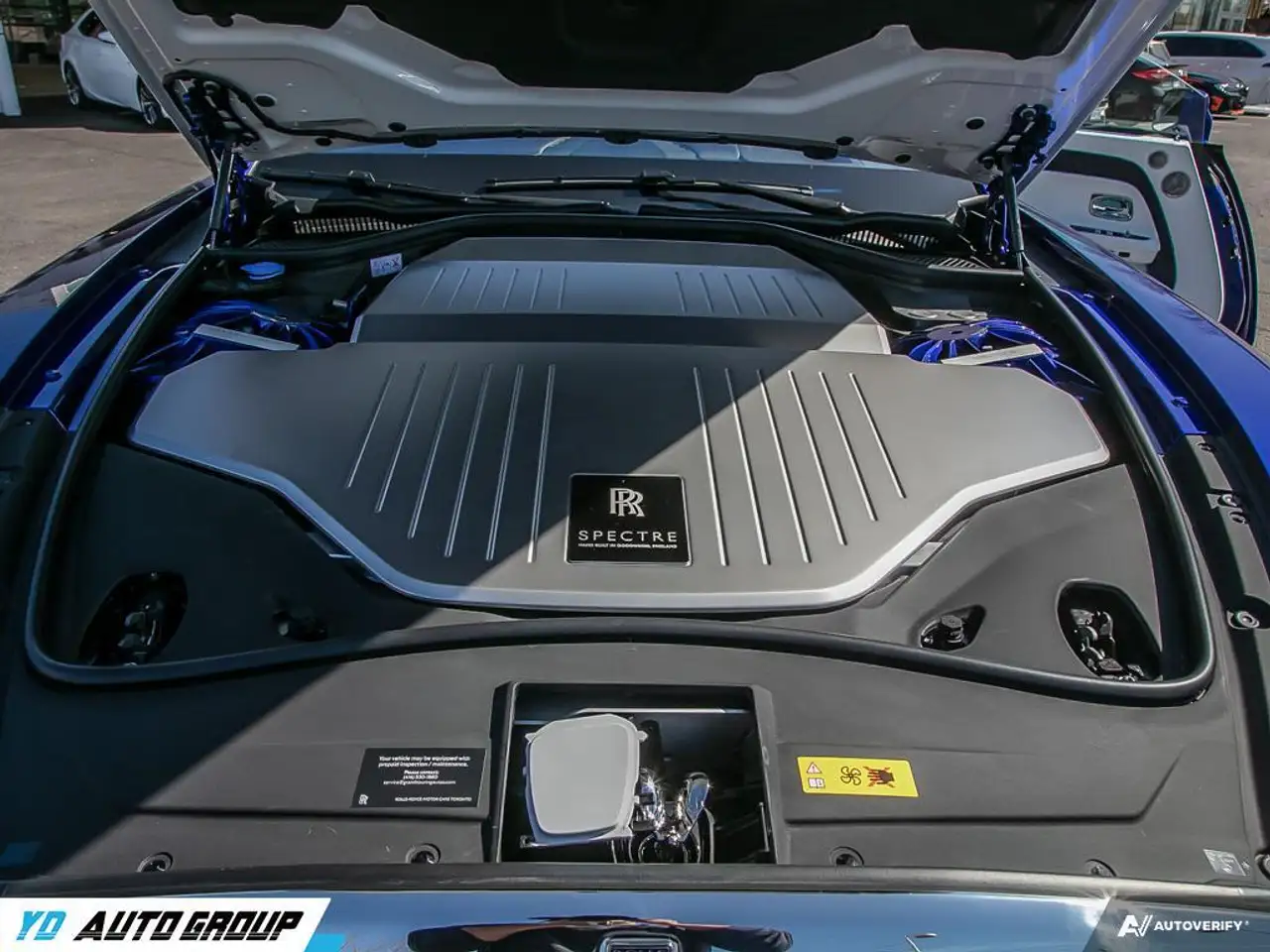 Rolls-Royce Spectre снимка Rolls-Royce Spectre