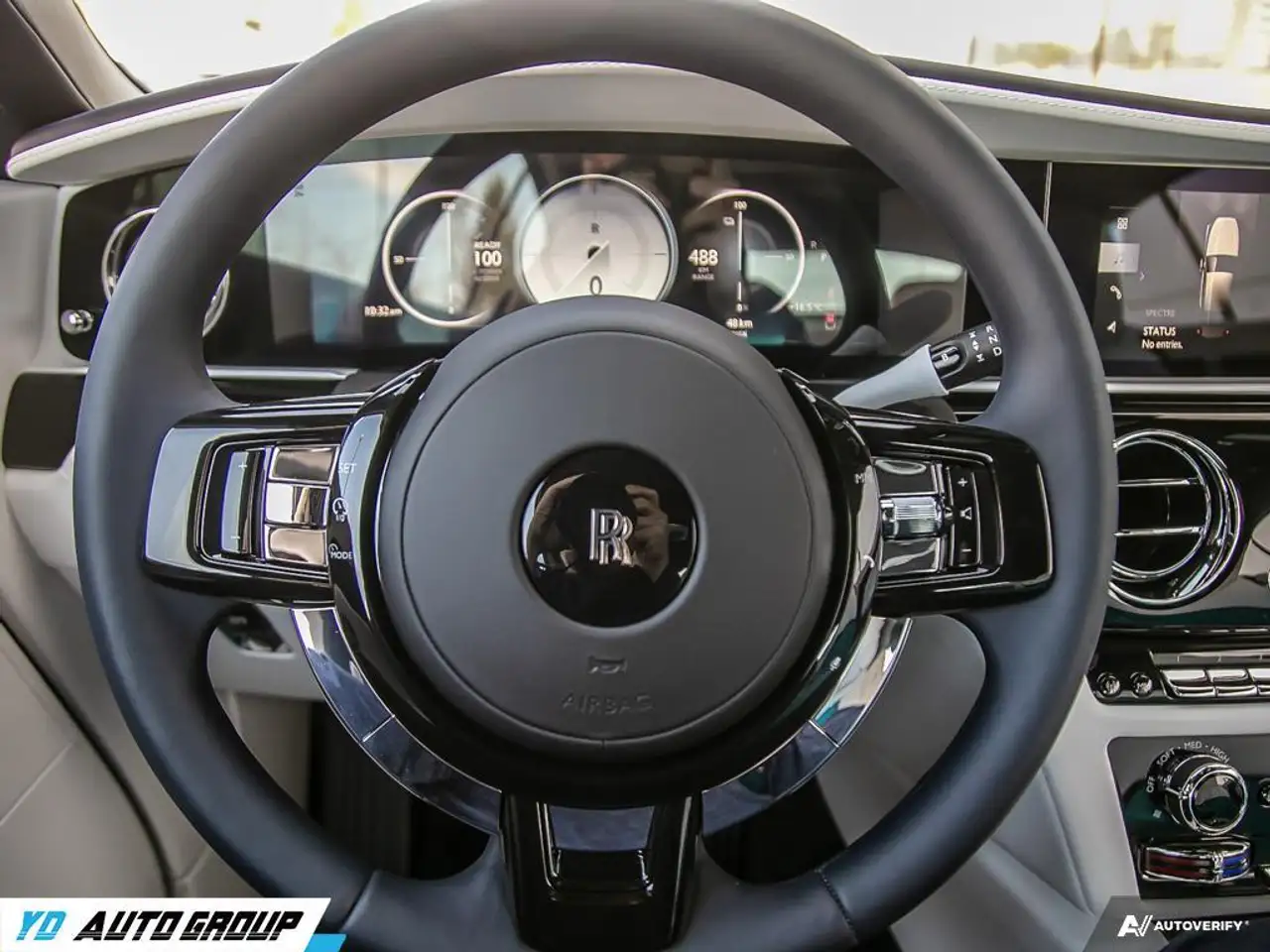 Rolls-Royce Spectre снимка Rolls-Royce Spectre