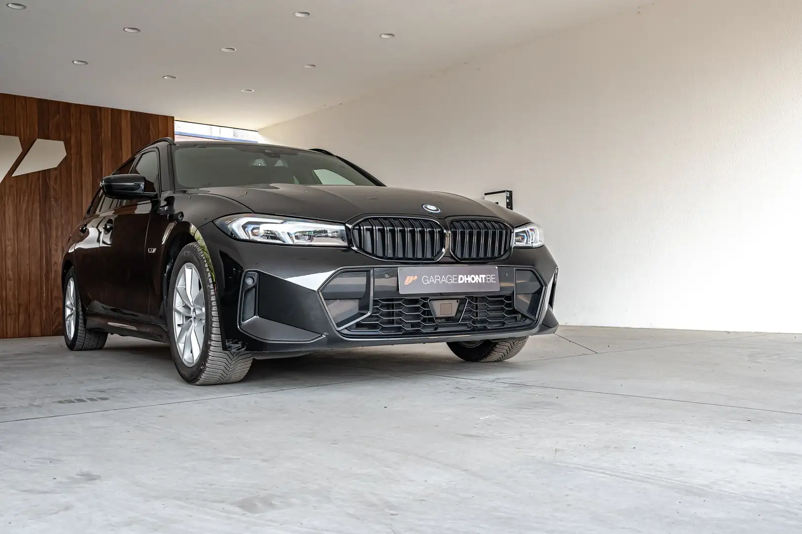 BMW 330 e Noir - 1