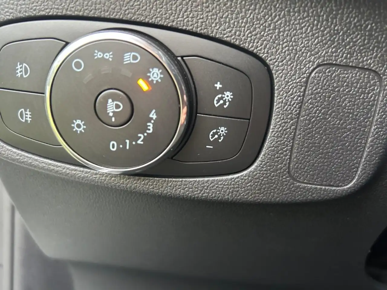 Ford Focus Turnier Titanium+Automatik+PDC+Winter-P., миниатюра 16