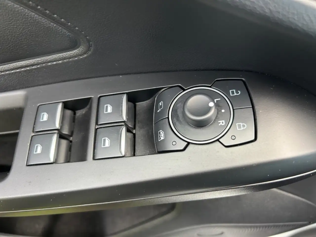 Ford Focus Turnier Titanium+Automatik+PDC+Winter-P., миниатюра 14