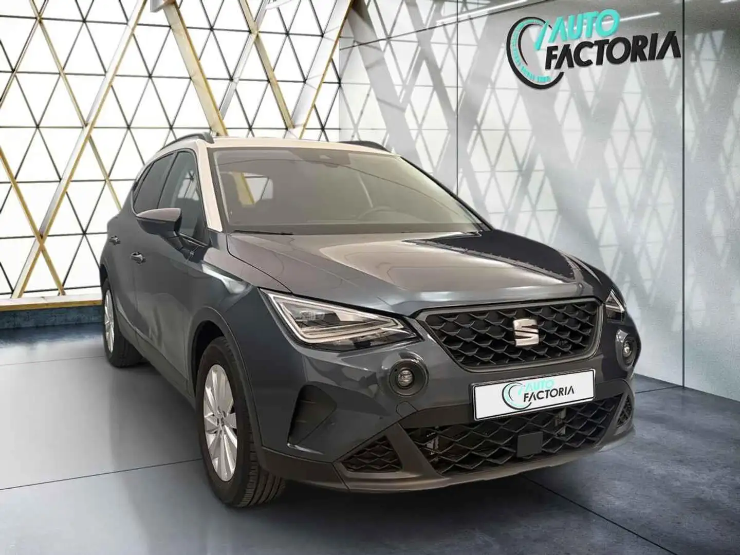 SEAT Arona -26% 1.0 TSI 115cv Style+MIRRORLINK+OPTIONS Grau - 2