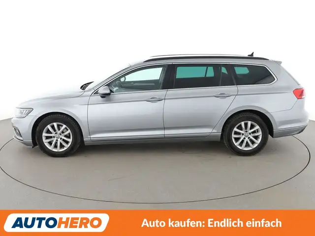 Volkswagen Passat view 3