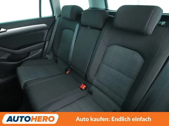 Volkswagen Passat view 14