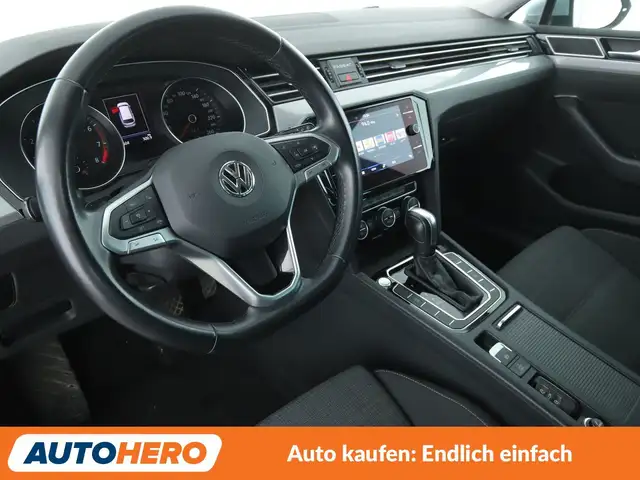 Volkswagen Passat view 11