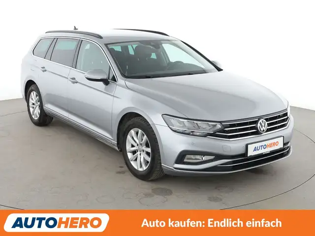 Volkswagen Passat view 8