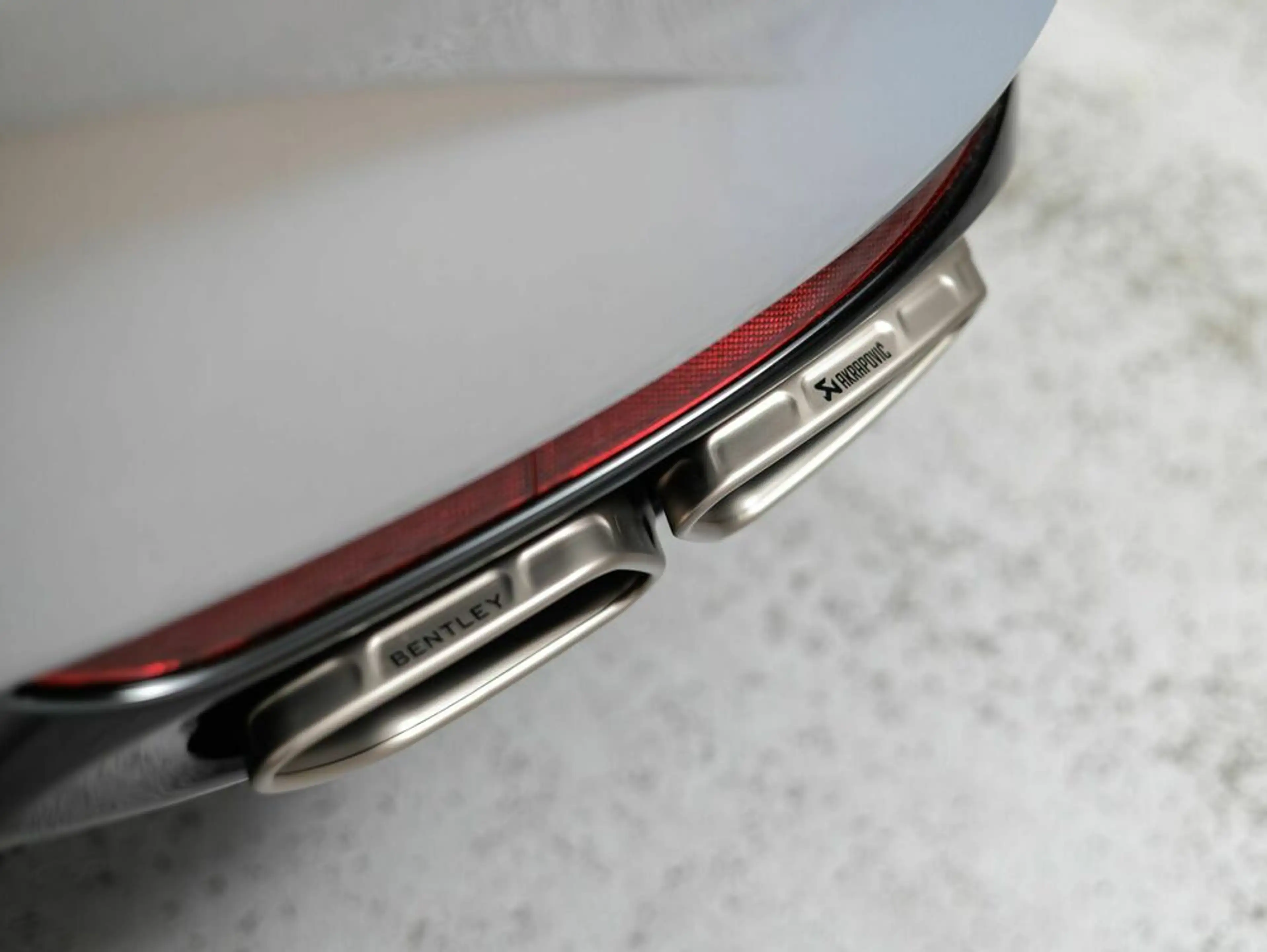 Bentley Continental GT Azure V8 Hybrid — photo 11