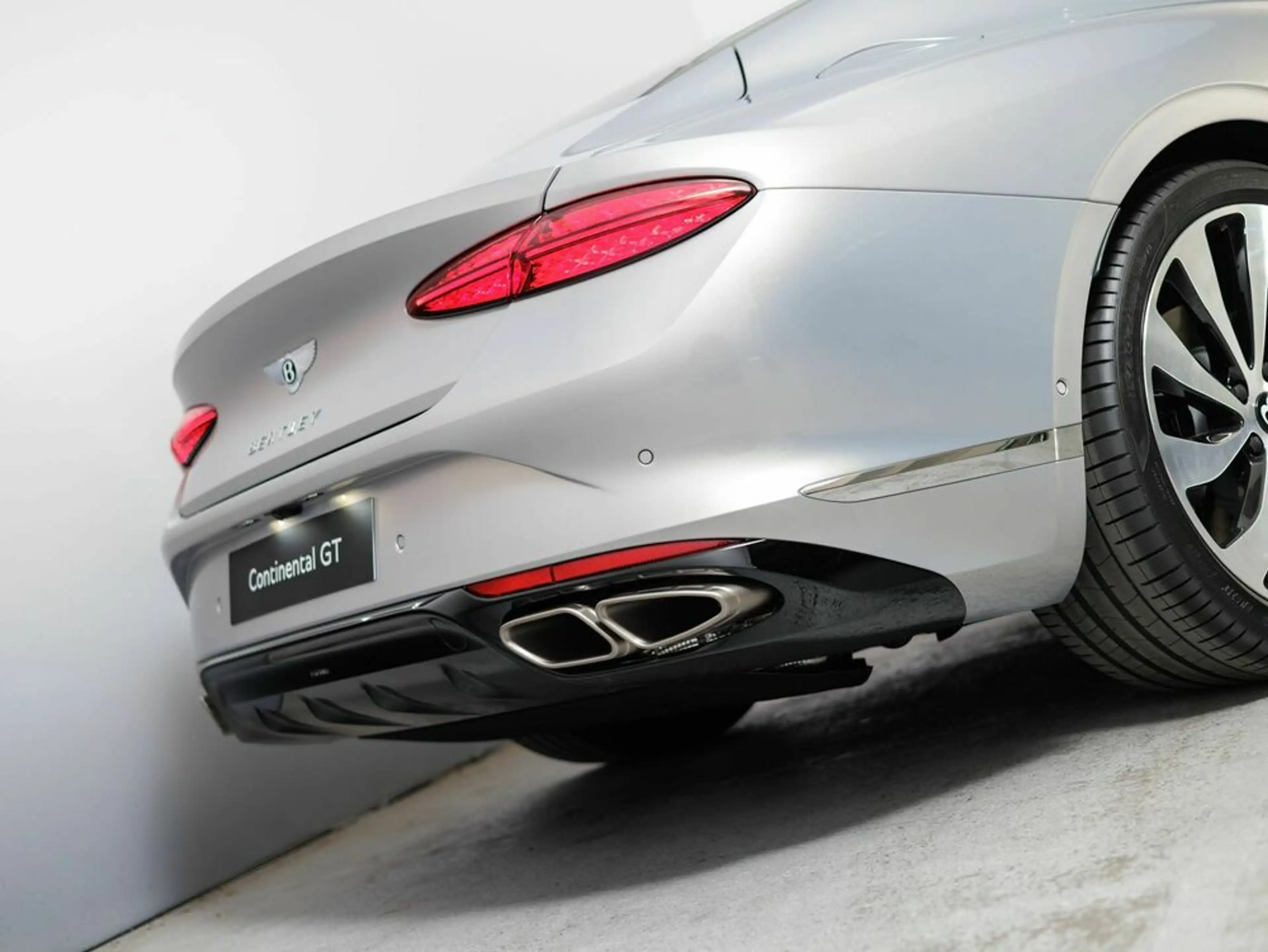 Bentley Continental GT Azure V8 Hybrid — photo 9