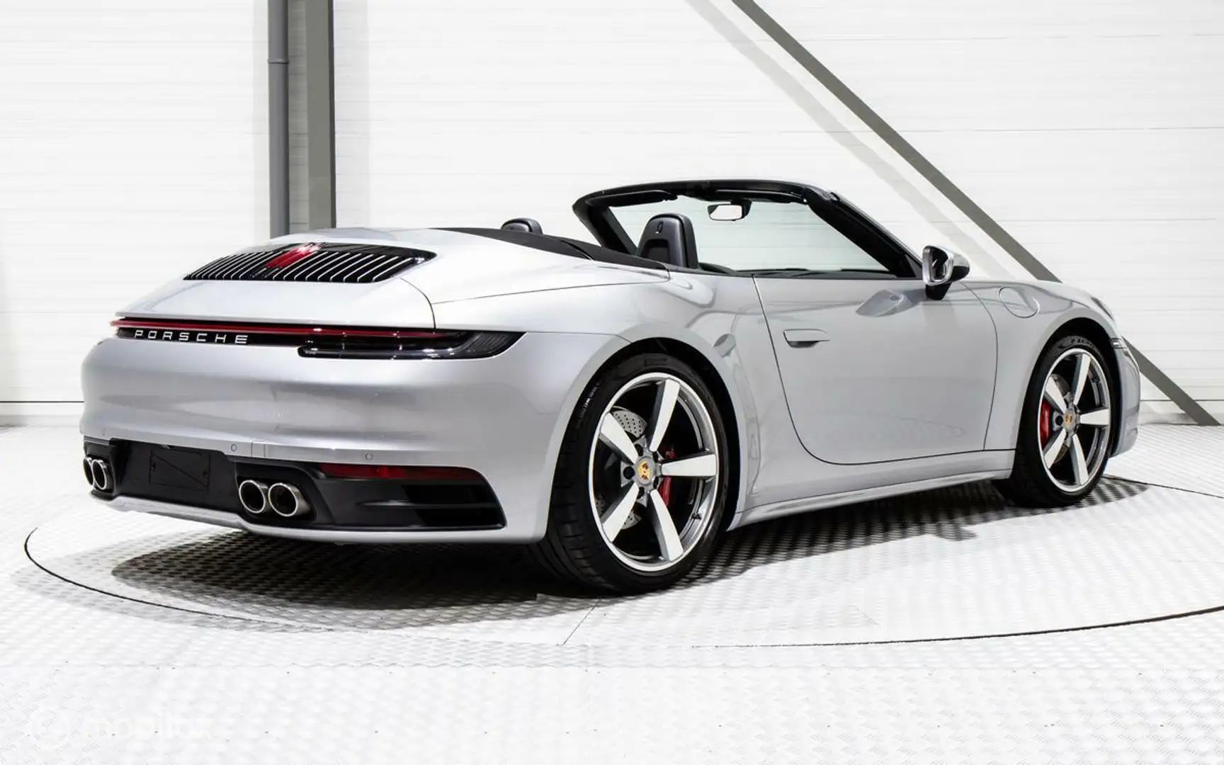Porsche 911 Cabrio 3.0 Carrera 4 S Серебристый - 2