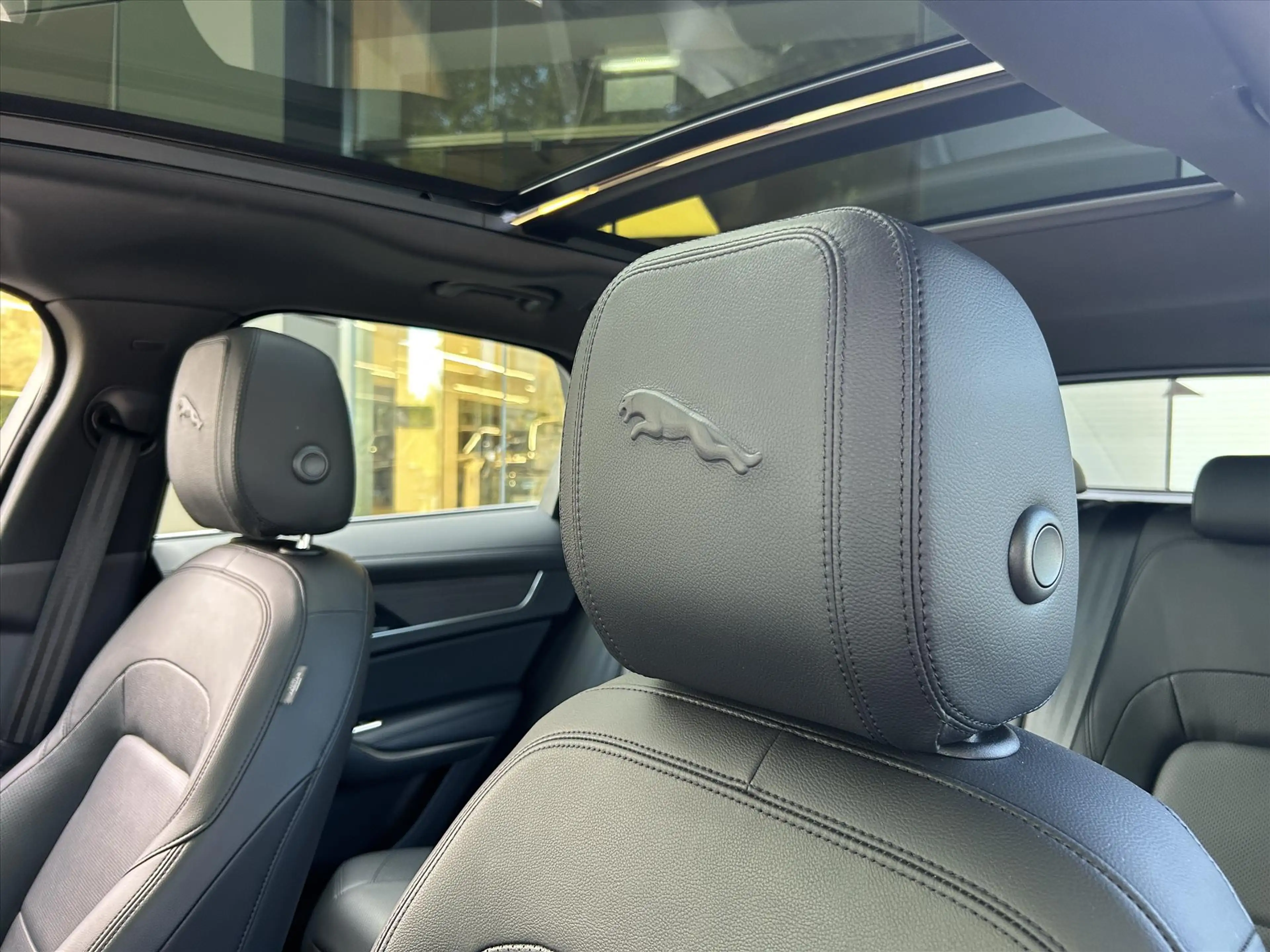 Jaguar F-Pace P400e PHEV AWD AUT S Edition — photo 13