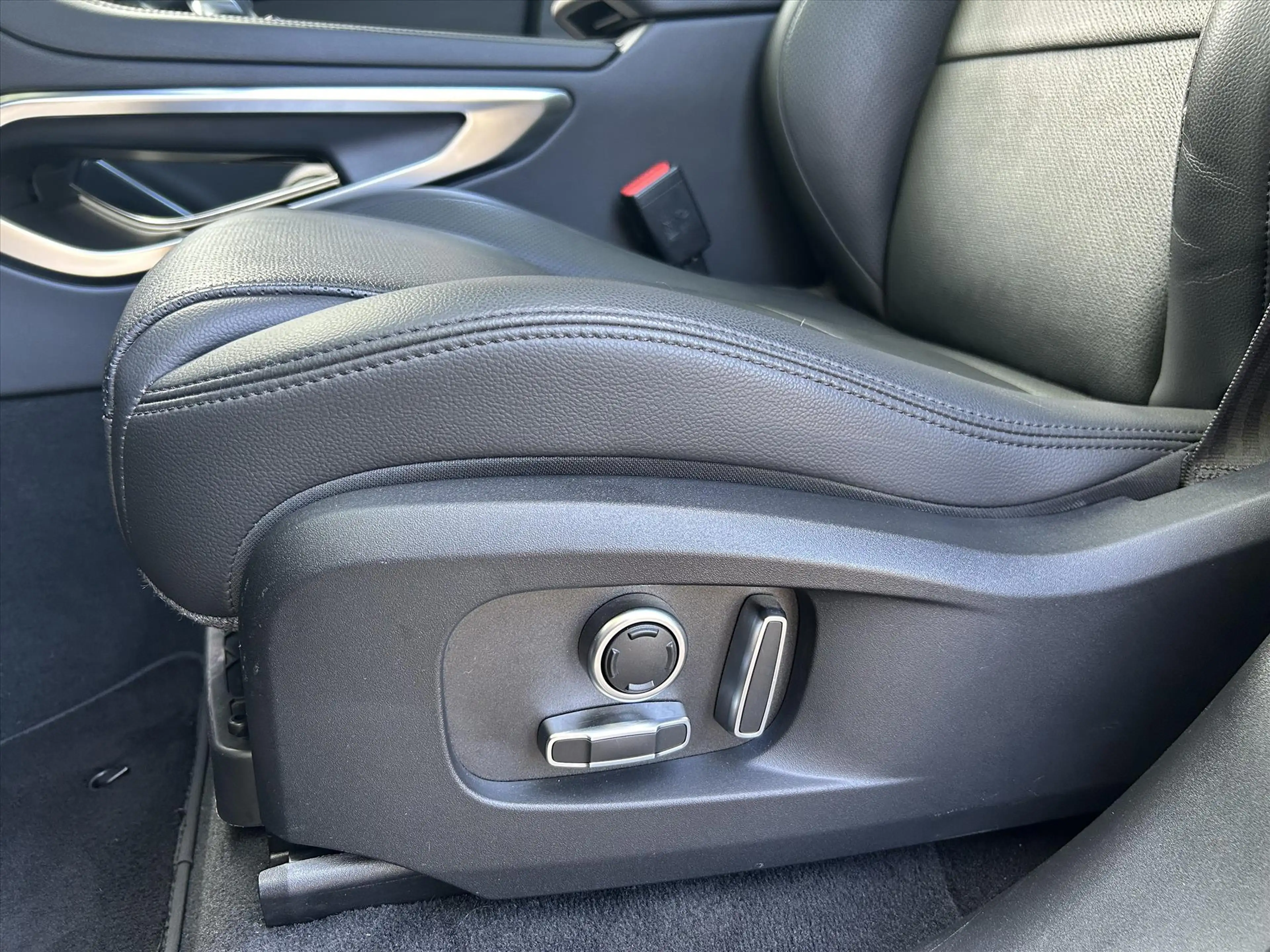 Jaguar F-Pace P400e PHEV AWD AUT S Edition — photo 12