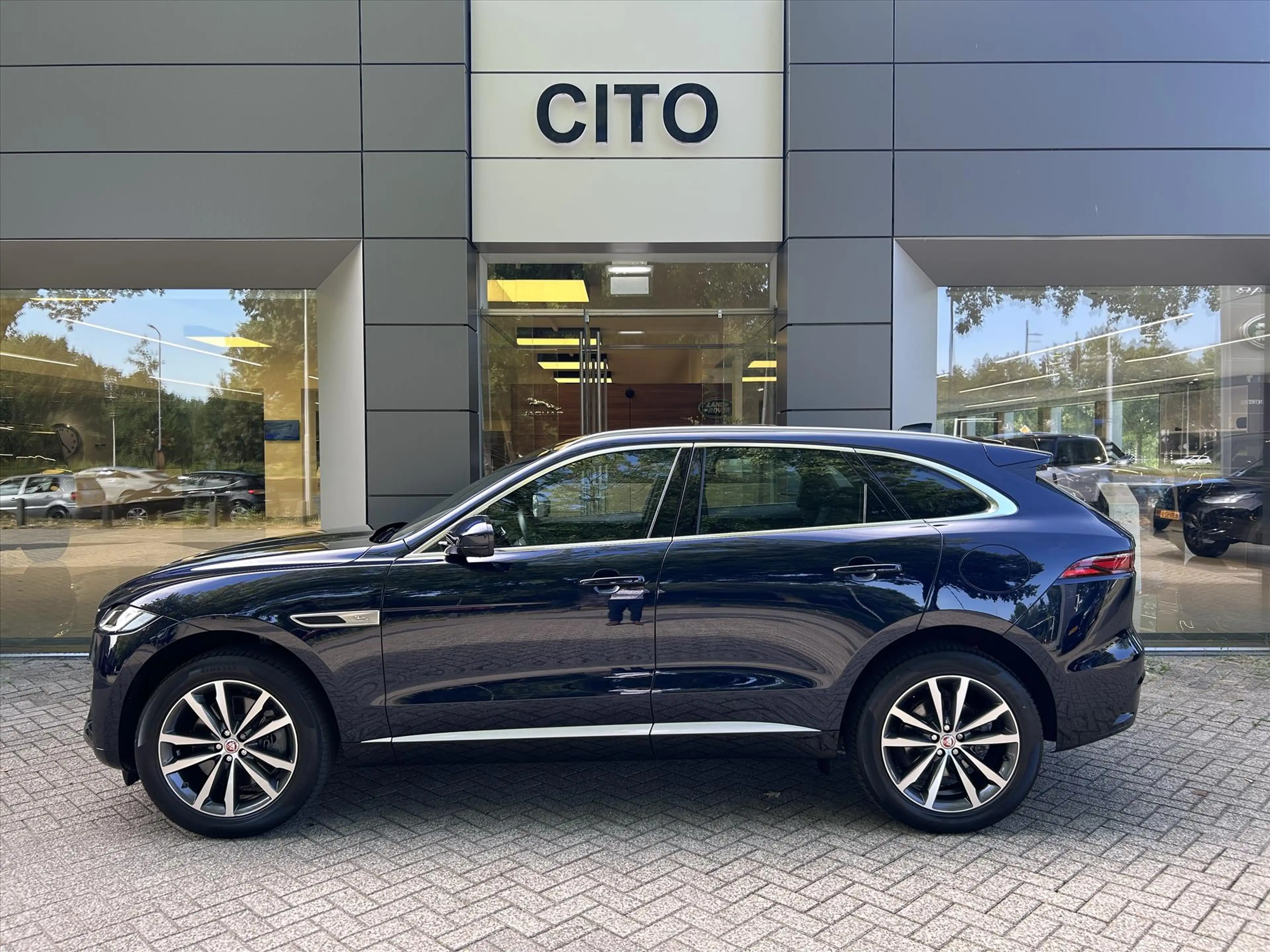 Jaguar F-Pace P400e PHEV AWD AUT S Edition — photo 2