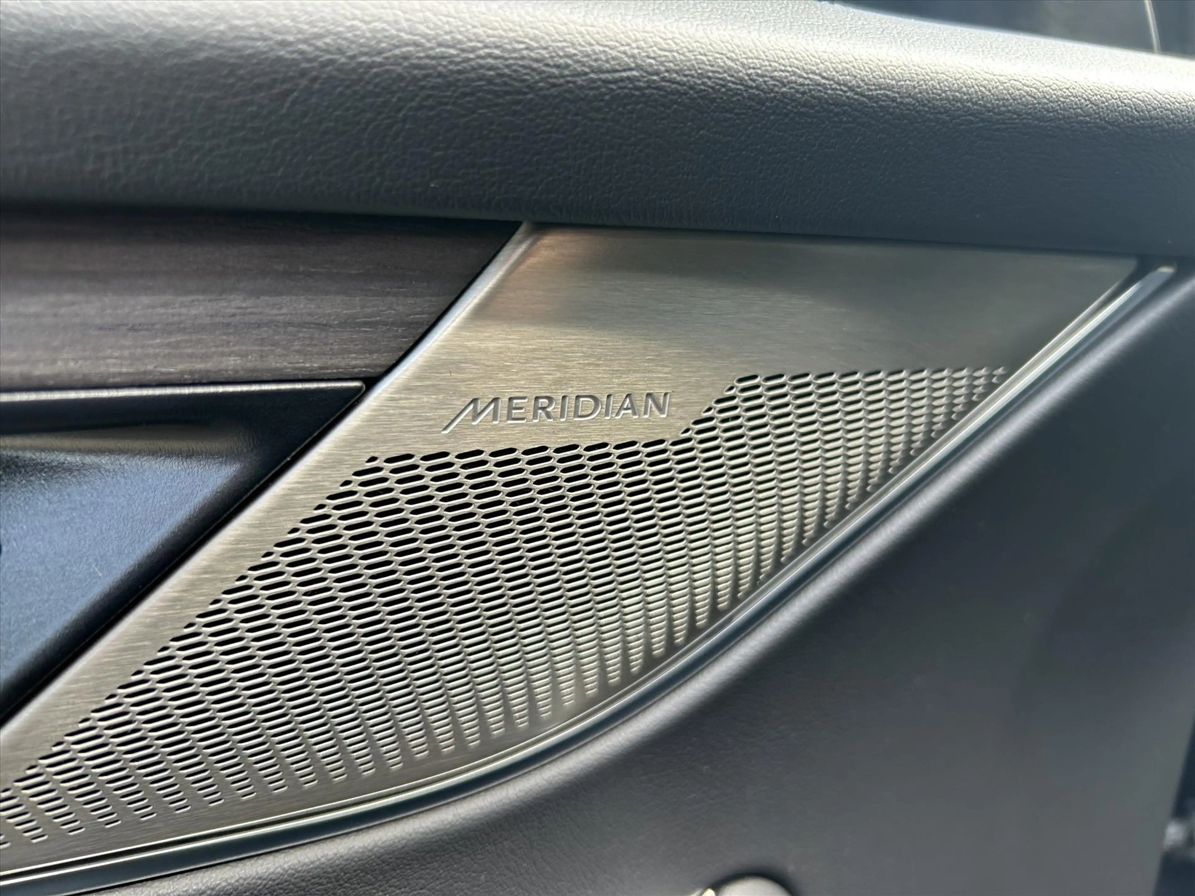 Jaguar F-Pace P400e PHEV AWD AUT S Edition — photo 11