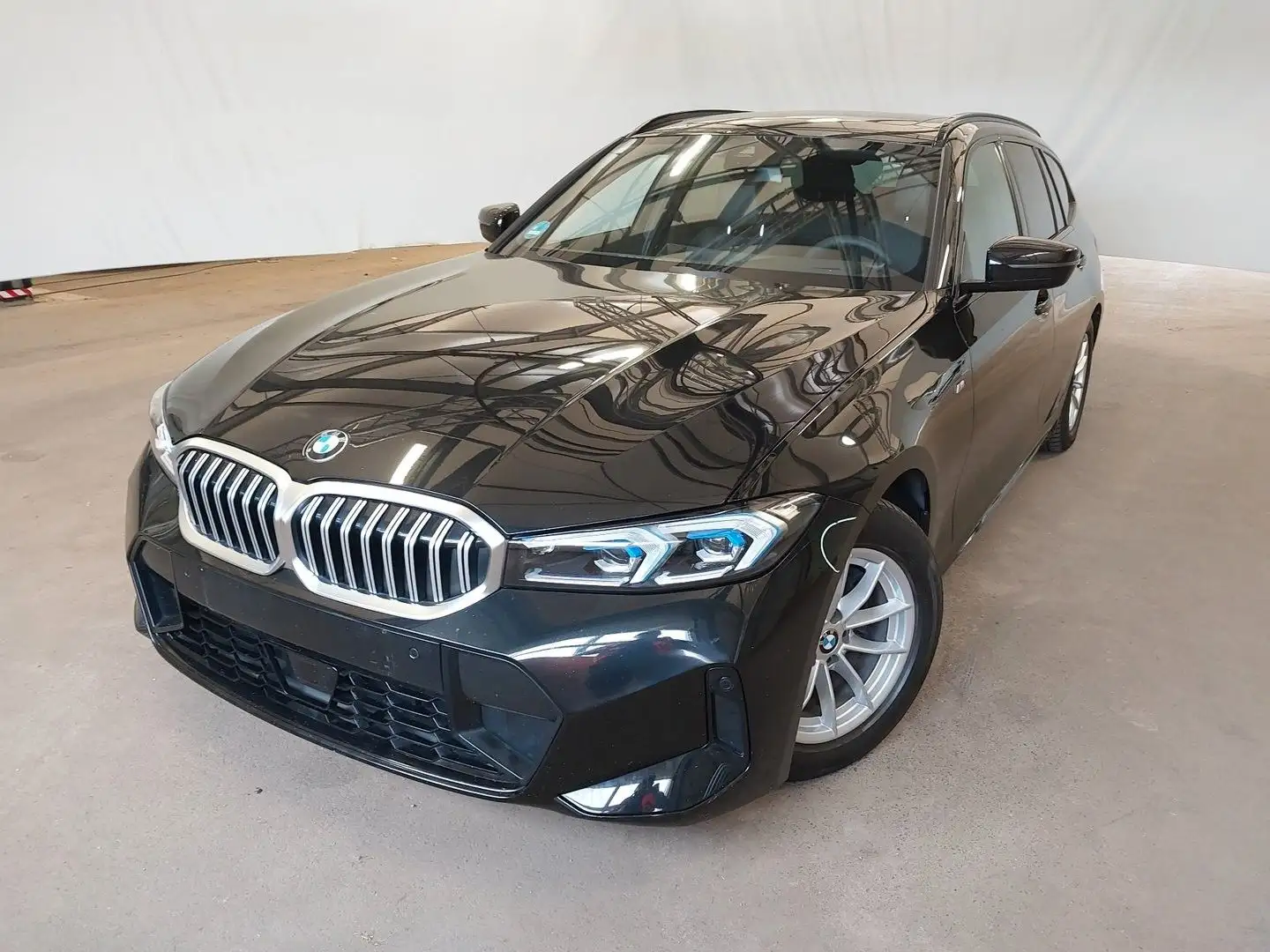 BMW 318 d Touring M Sport AHK ACC PANO KZU RFK Memory Schwarz - 2