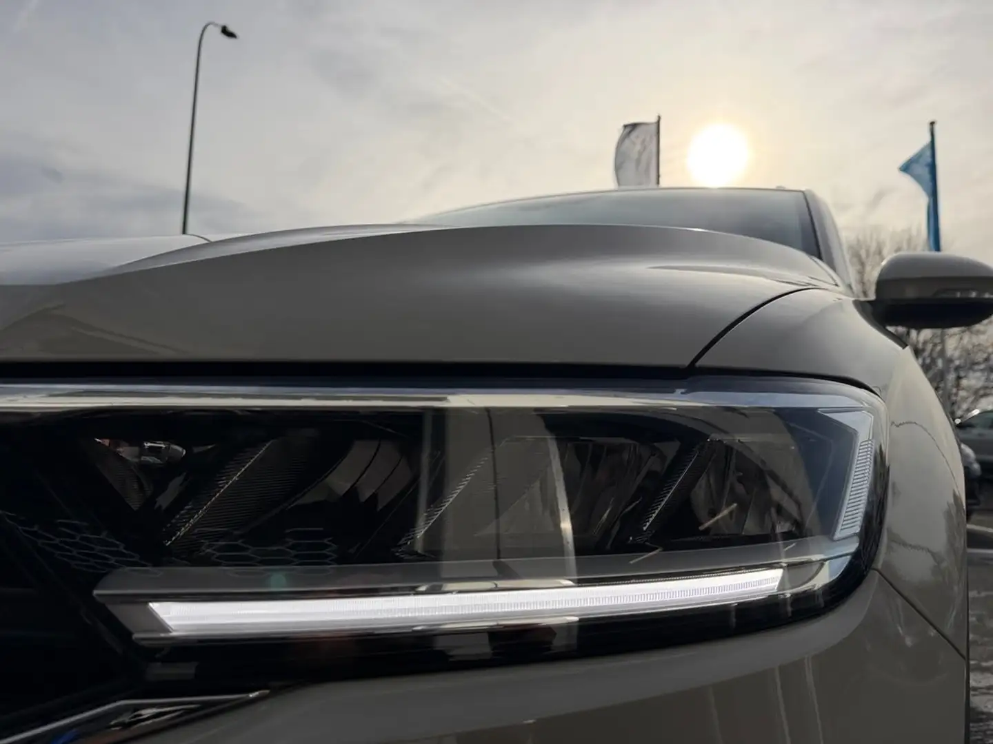 Volkswagen T-Roc 1.5 l TSI DSG Grau - 2