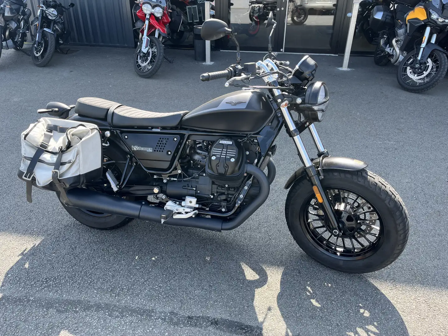 Moto Guzzi V 9 Noir - 2
