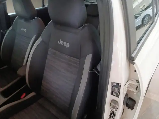 Jeep Avenger view 9