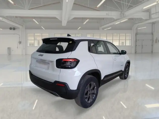 Jeep Avenger view 4