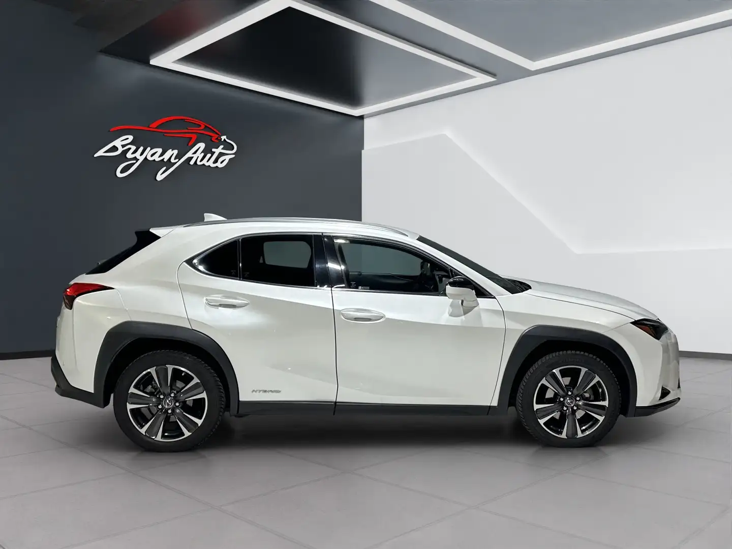 Lexus UX 250h 2.0 Luxury 2wd cvt - 1