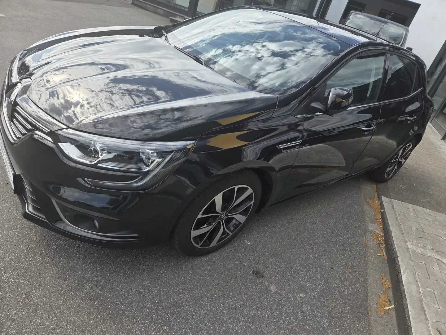 Renault Megane BOSE-Edition Schwarz - 2