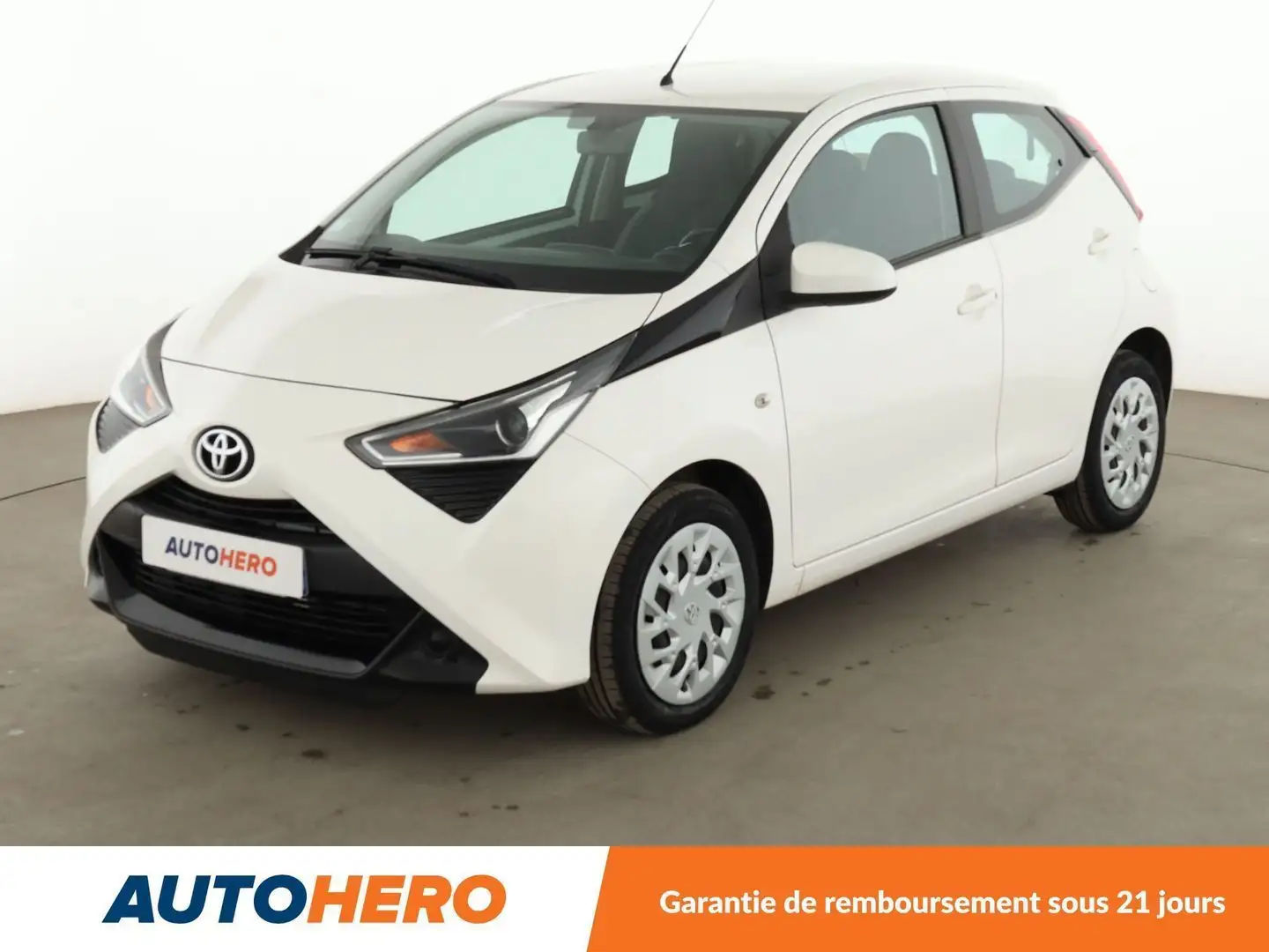 Toyota Aygo 1.0 VVT-i X-Play Blanc - 1