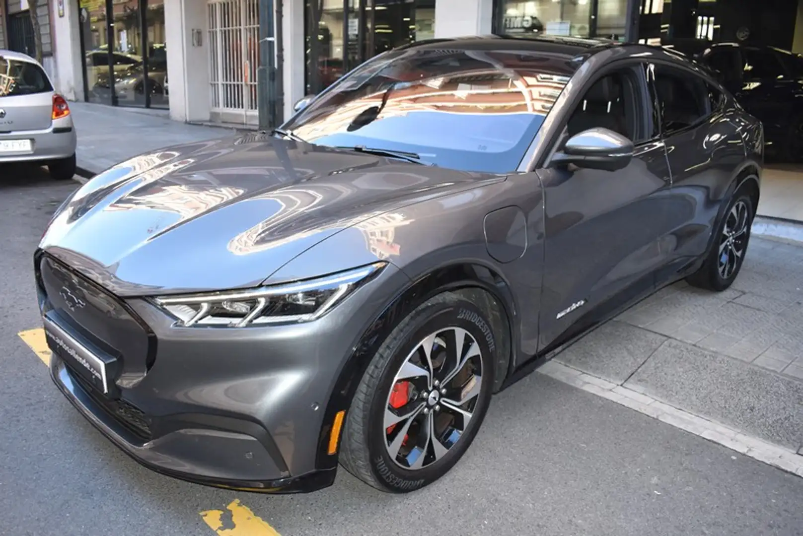 Ford Mustang Mach-E First Edition AWD Rango extendido Gris - 1