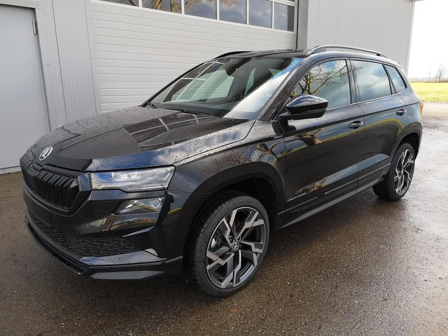 Skoda Karoq 2.0TDI Sportline DSG 4x4 AHK Matrix Leder 19 Zoll Nero - 1