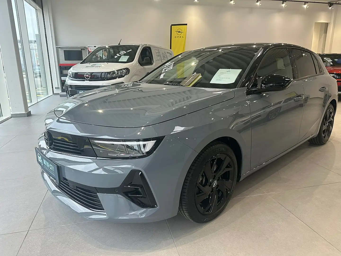 Opel Astra 1,4 Turbo Direct Injection GS Line Aut. Grau - 1